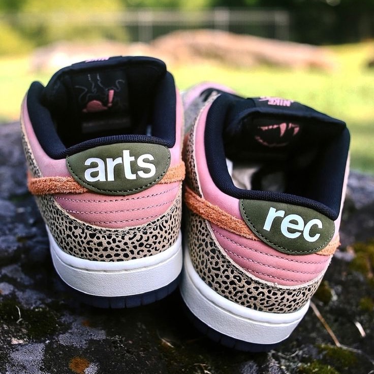 Nike x Arts-Rec Skateshop SB Dunk Low Pro Rust Pink and Rough Green 착용 스타일