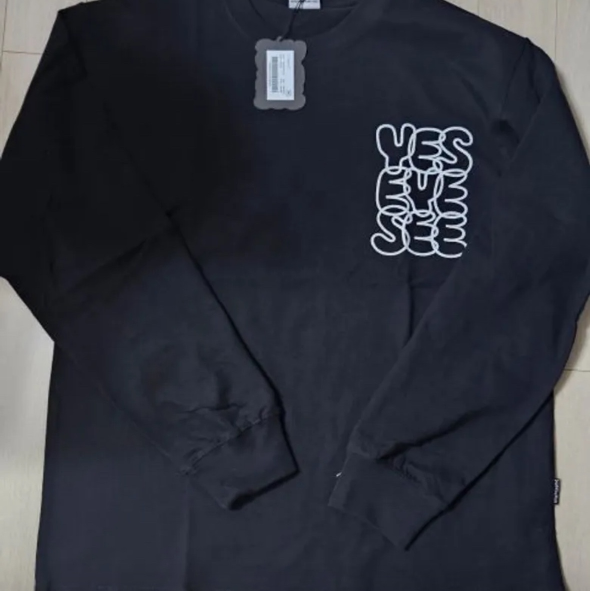 YESEYESEE C-Logo L/S Black 착용 스타일