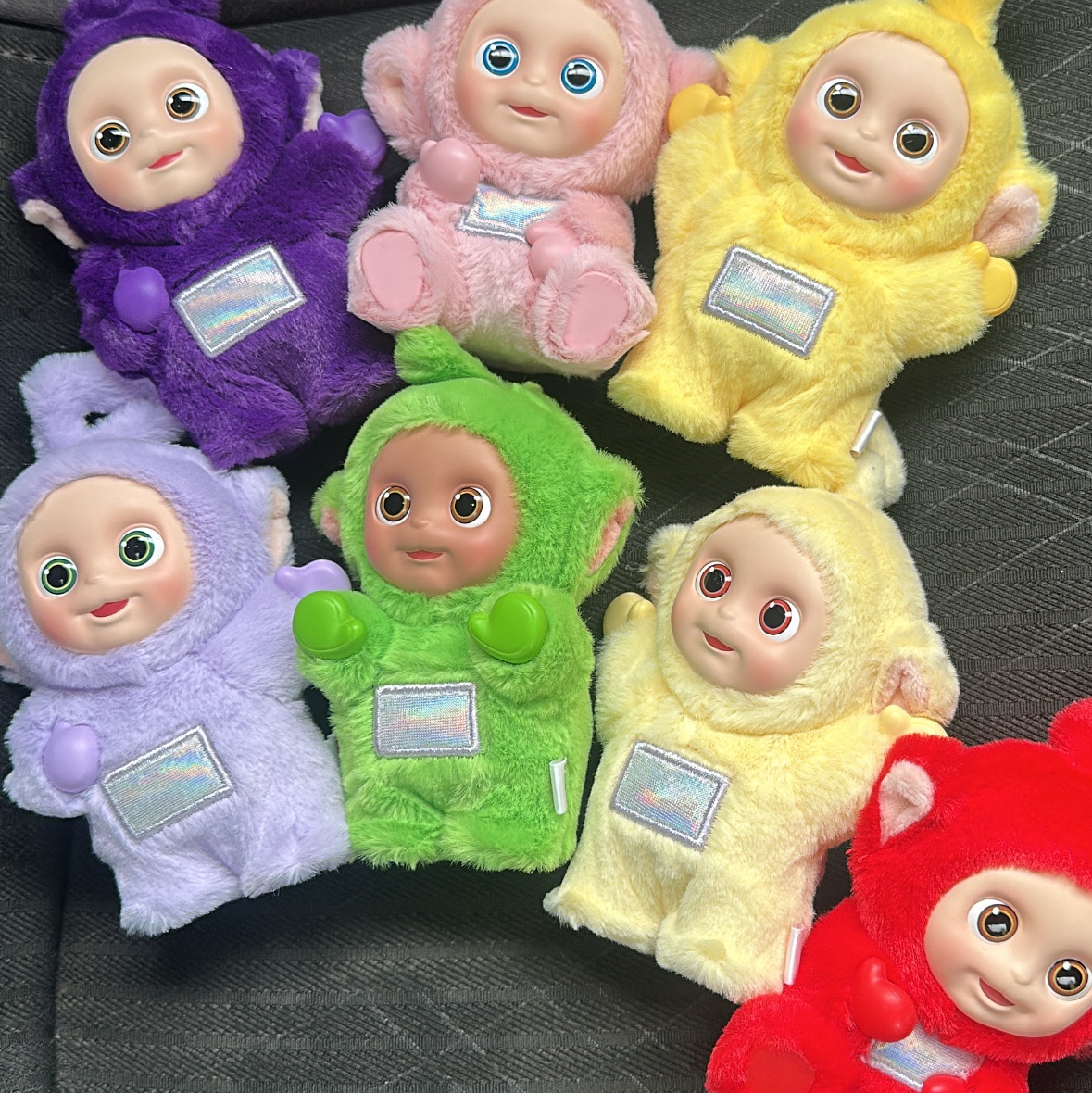 Pop Mart Teletubbies Energetic Series Po (Opened Case), Pop Mart Teletubbies Energetic Series Laa-Laa (Opened Case) 착용 스타일
