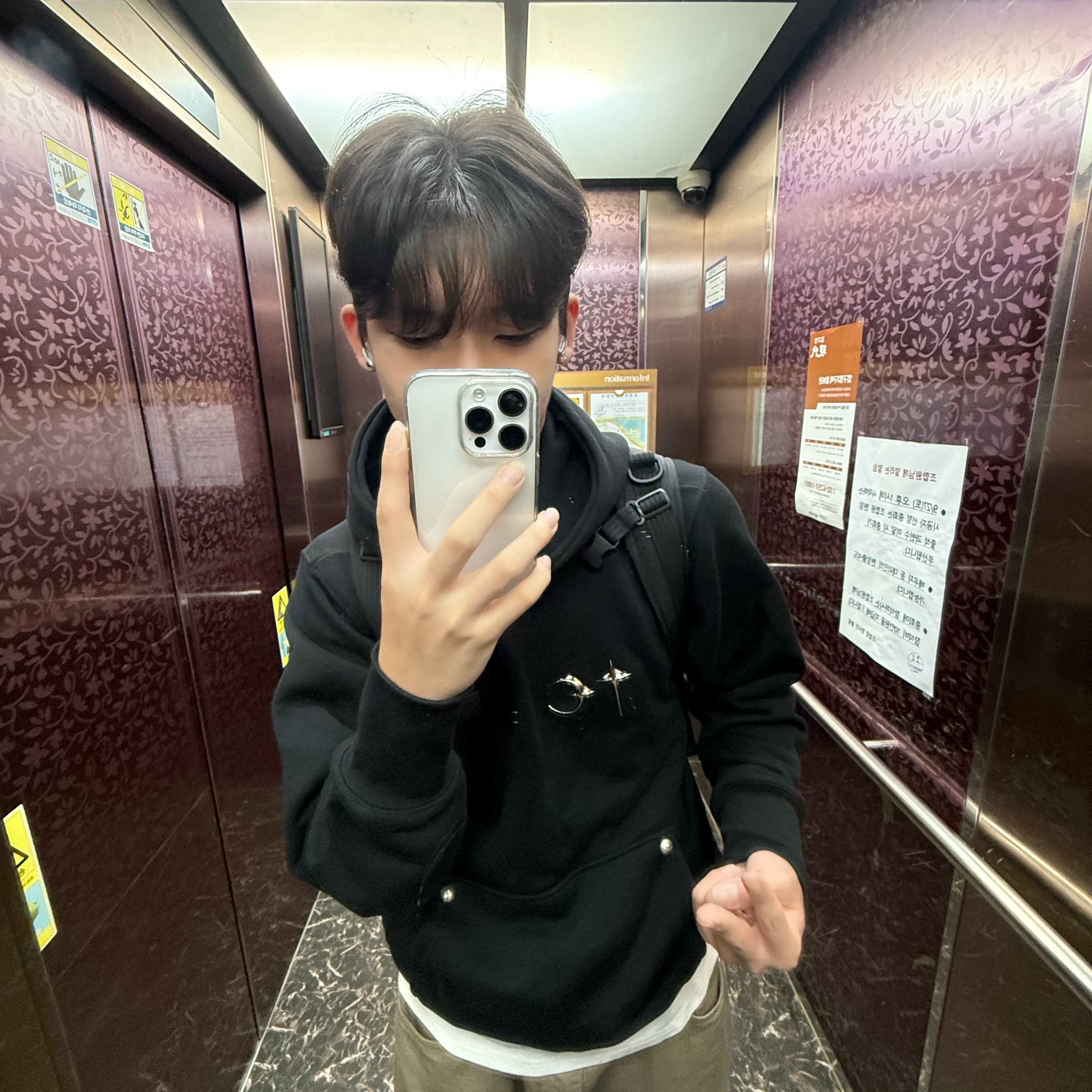 Thug Club Armor Hoodie Black, Adidas Adventure Backpack Black 착용 스타일