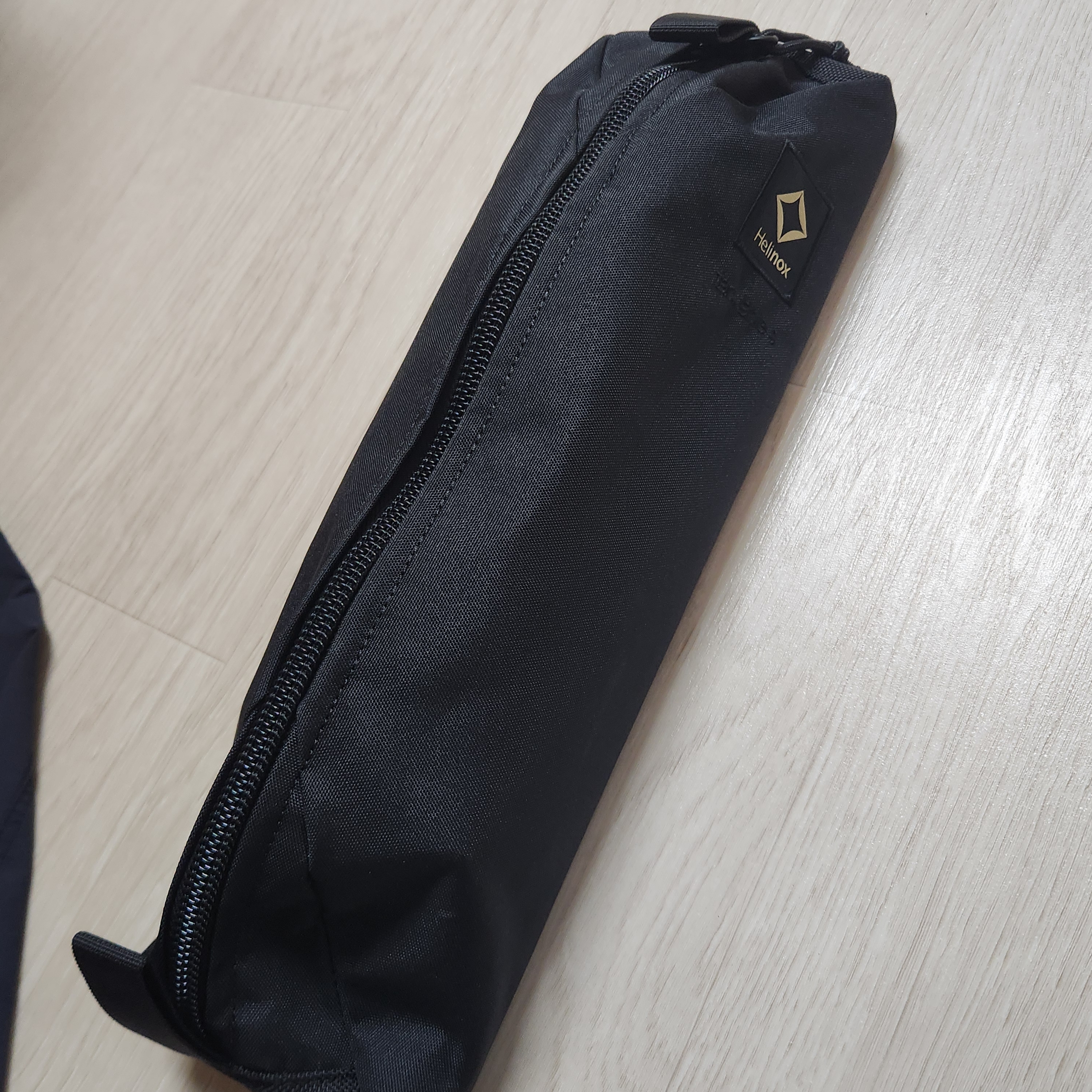 Helinox Tactical Table S Black 착용 스타일