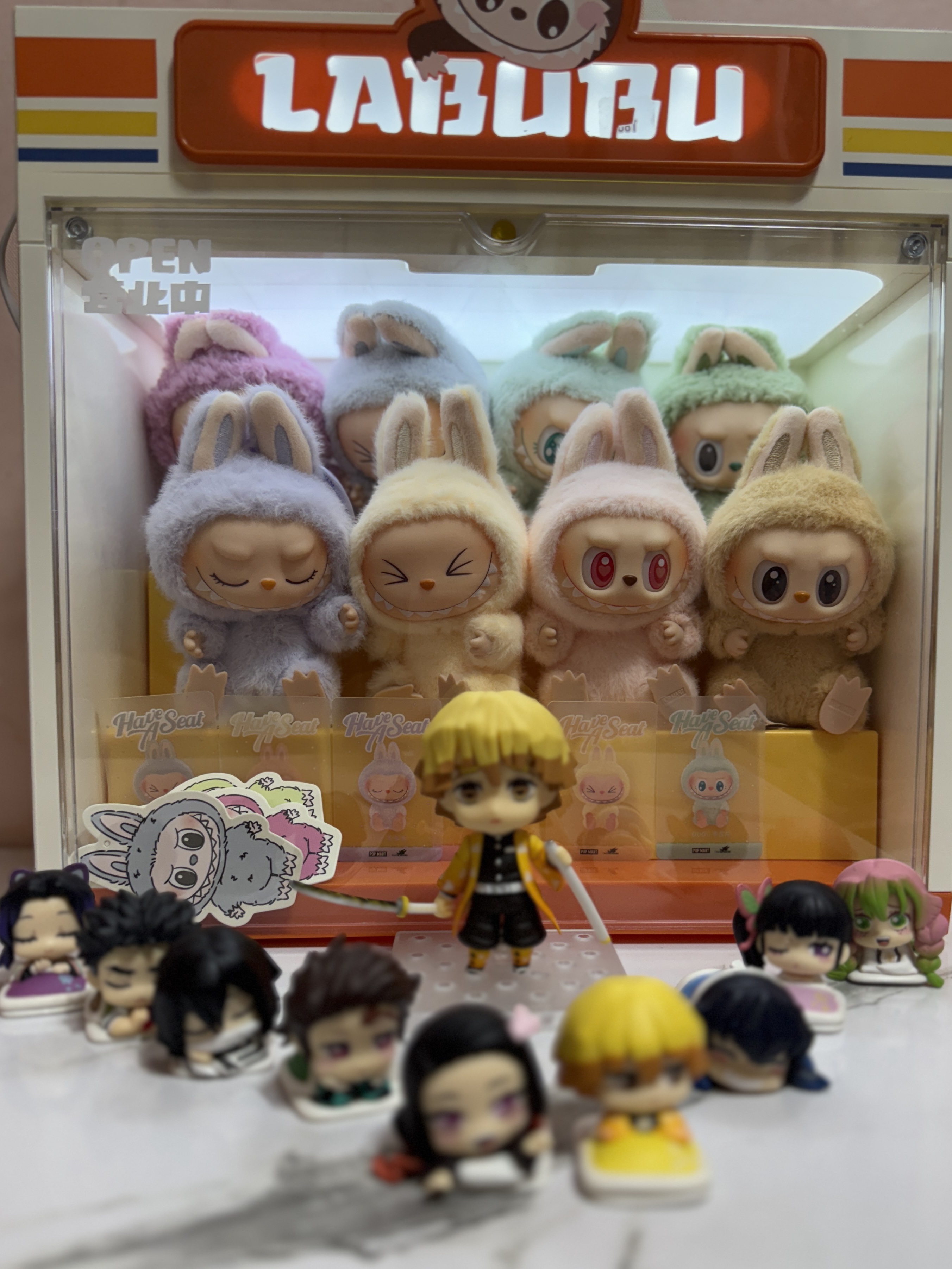 Pop Mart Labubu The Monsters Labubu Tasty Macarons Series Sesame Bean Keyring (Opened Case), Pop Mart Labubu The Monsters Labubu Tasty Macarons Series Toffe Keyring 착용 스타일 - 2