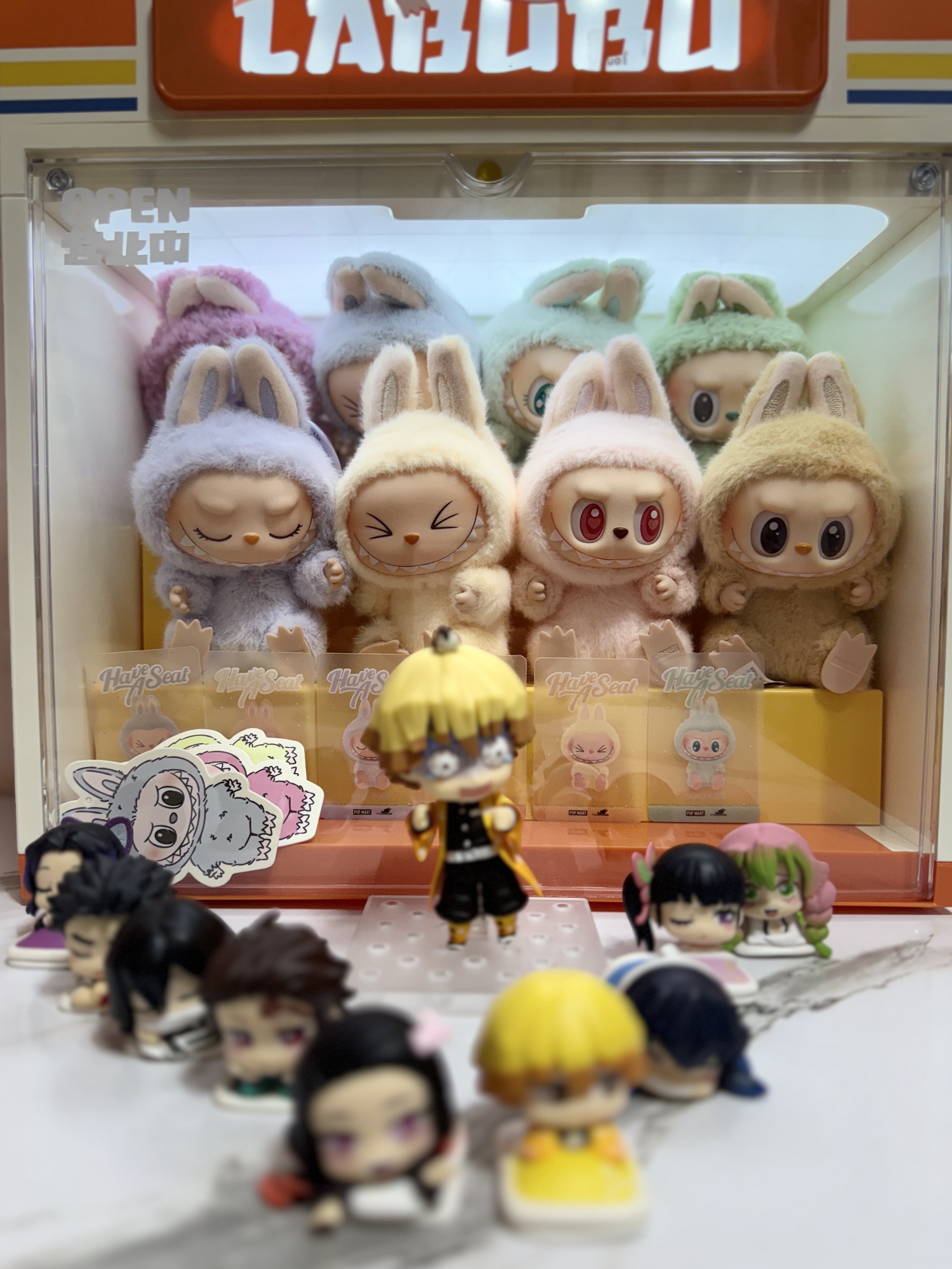 Pop Mart Labubu The Monsters Labubu Tasty Macarons Series Sesame Bean Keyring (Opened Case), Pop Mart Labubu The Monsters Labubu Tasty Macarons Series Toffe Keyring 착용 스타일 - 5