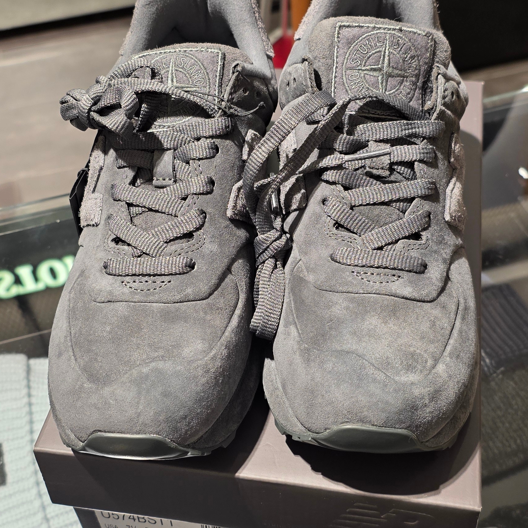 New Balance x Stone Island 574 Ghost Dark Grey 착용 스타일 - 2