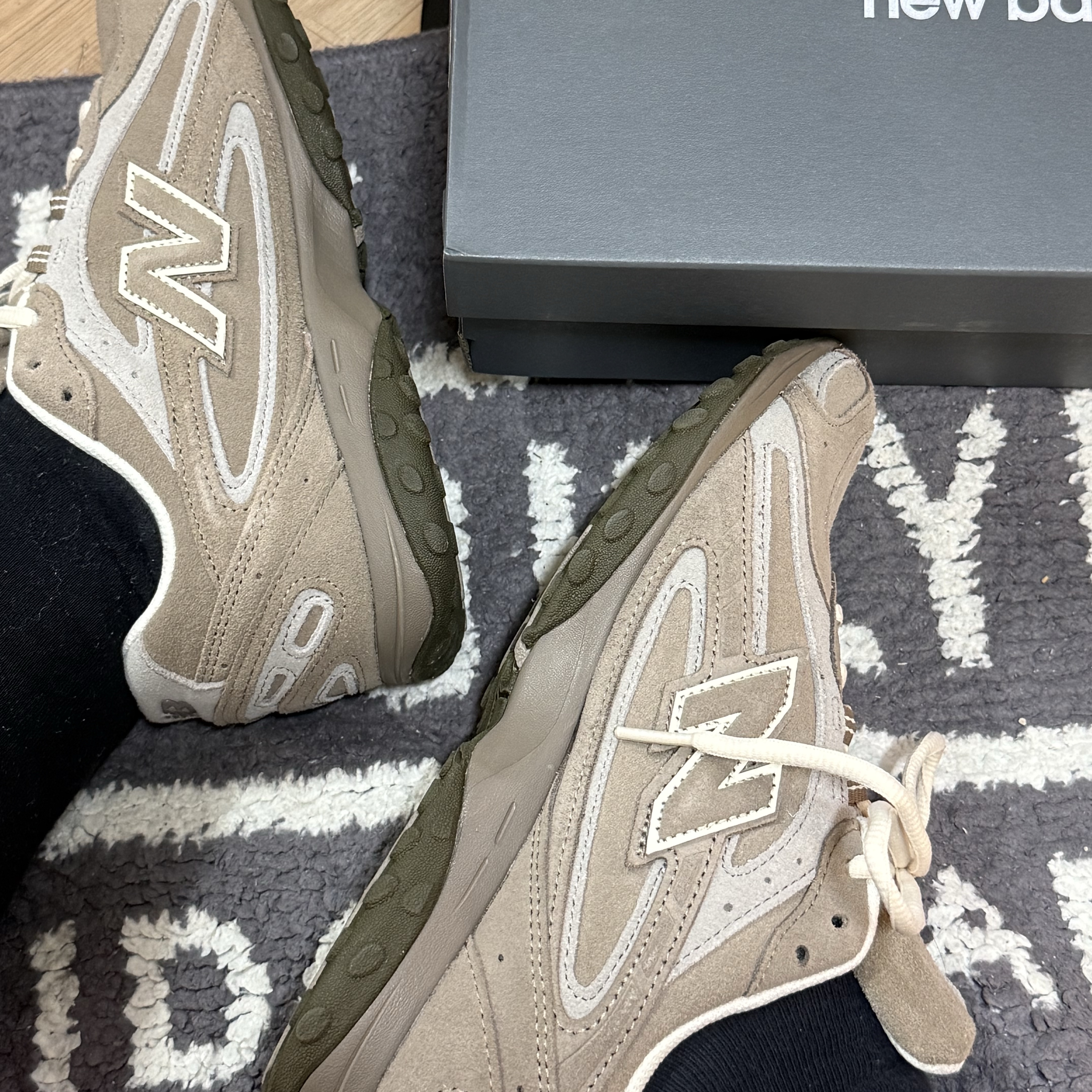 New Balance 204L Suede Mushroom Arid Stone 착용 스타일