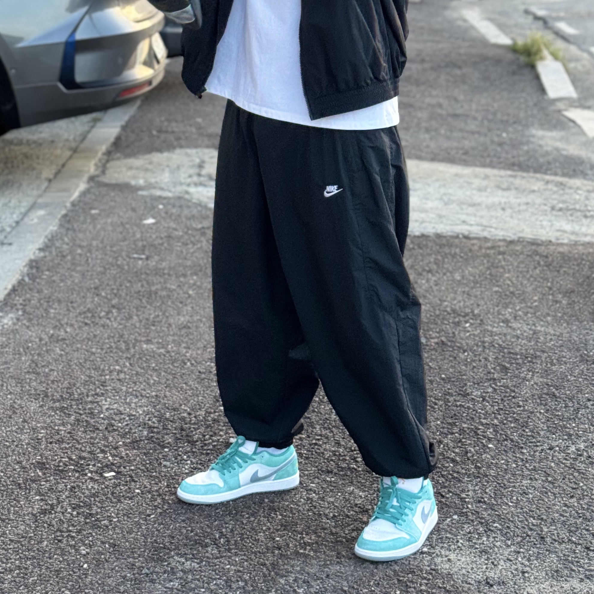 Jordan 1 Low SE New Emerald, Nike Club Oversized Woven Track Jacket Off Noir College Grey - Asia 착용 스타일