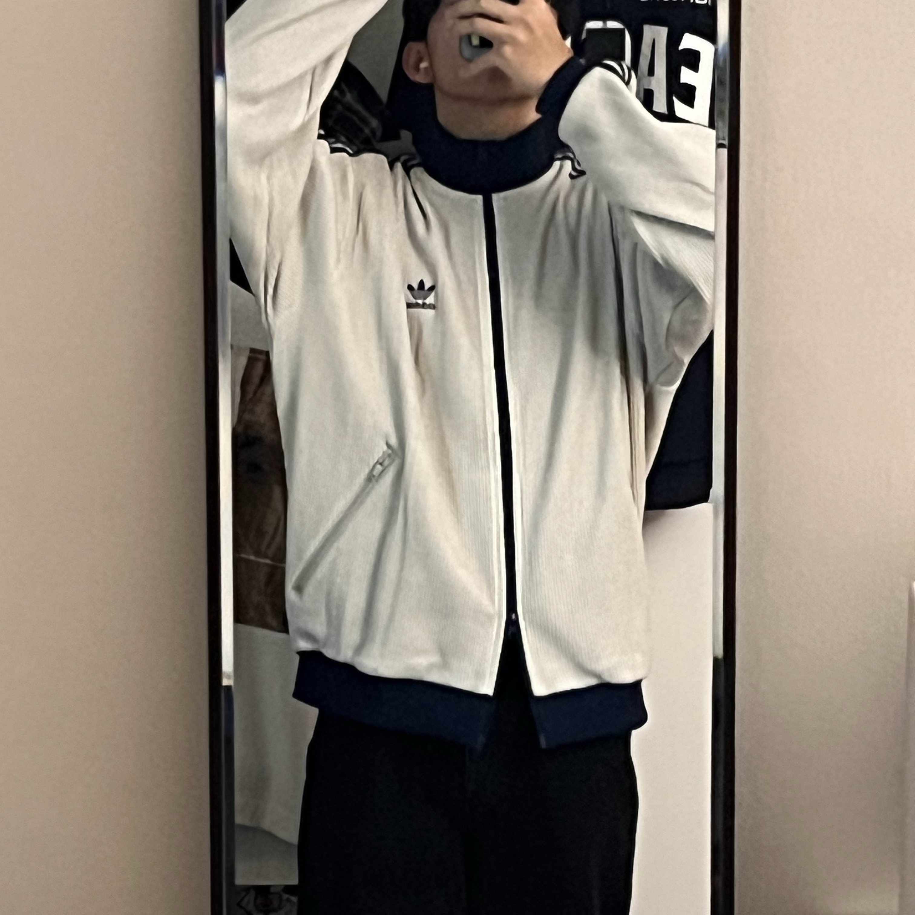 Suade Baggy Denim Black, Adidas Waffle Beckenbauer Track Top Wonder White - KR Sizing 착용 스타일