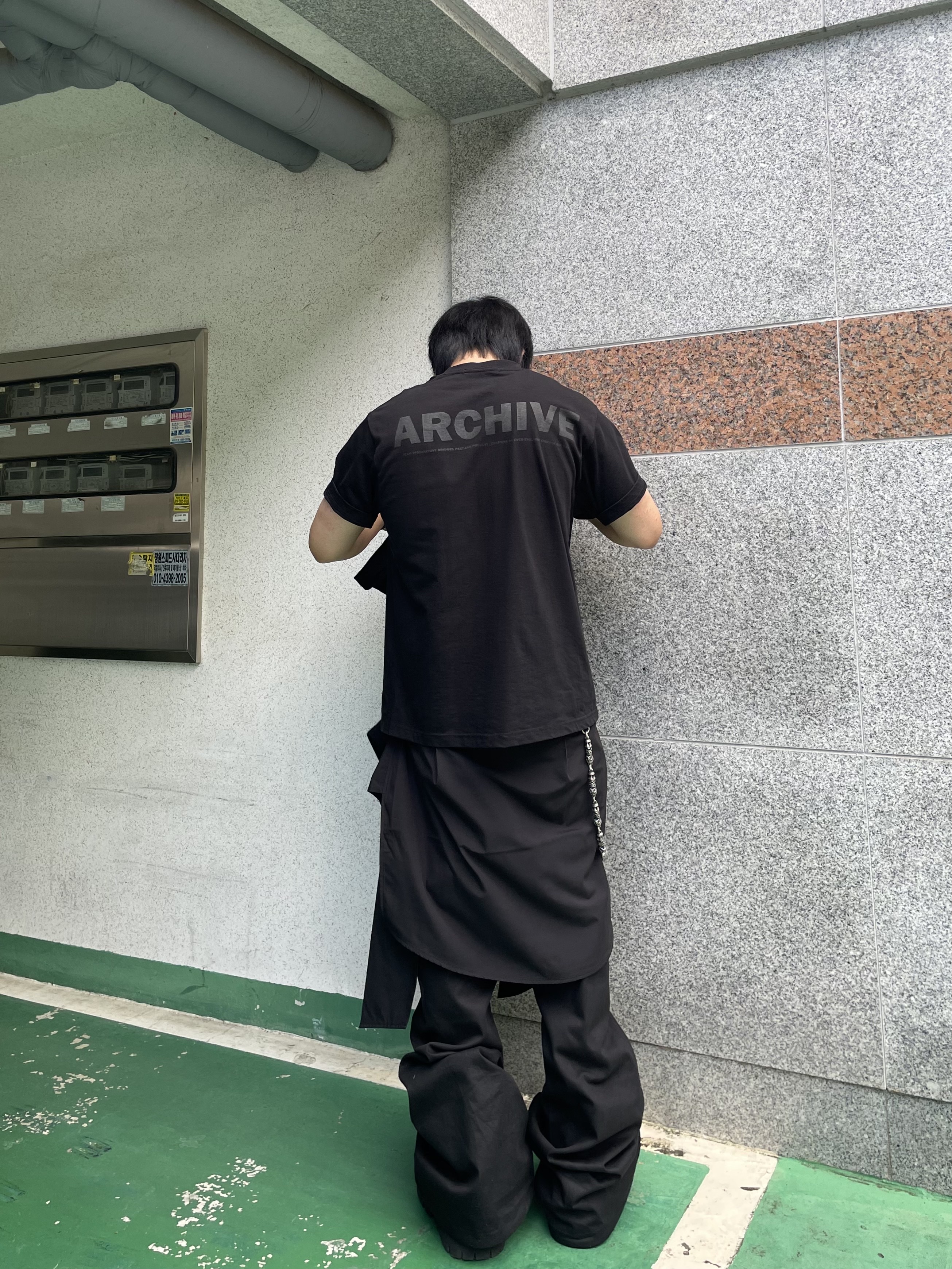 ROARINGRAD Shirt Zipper Flare Pants Black, Balenciaga Stomper Bootie Black 착용 스타일 - 1