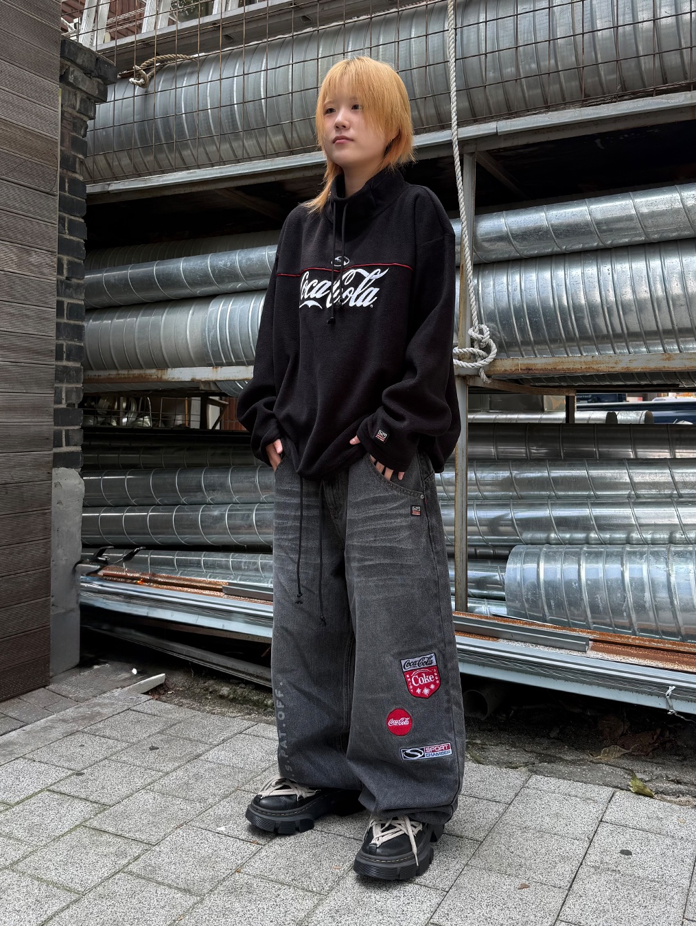 SPORT CHAMBER x Coca-Cola Balloon Denim Pants Black, SPORT CHAMBER x Coca-Cola Fleece Black 착용 스타일