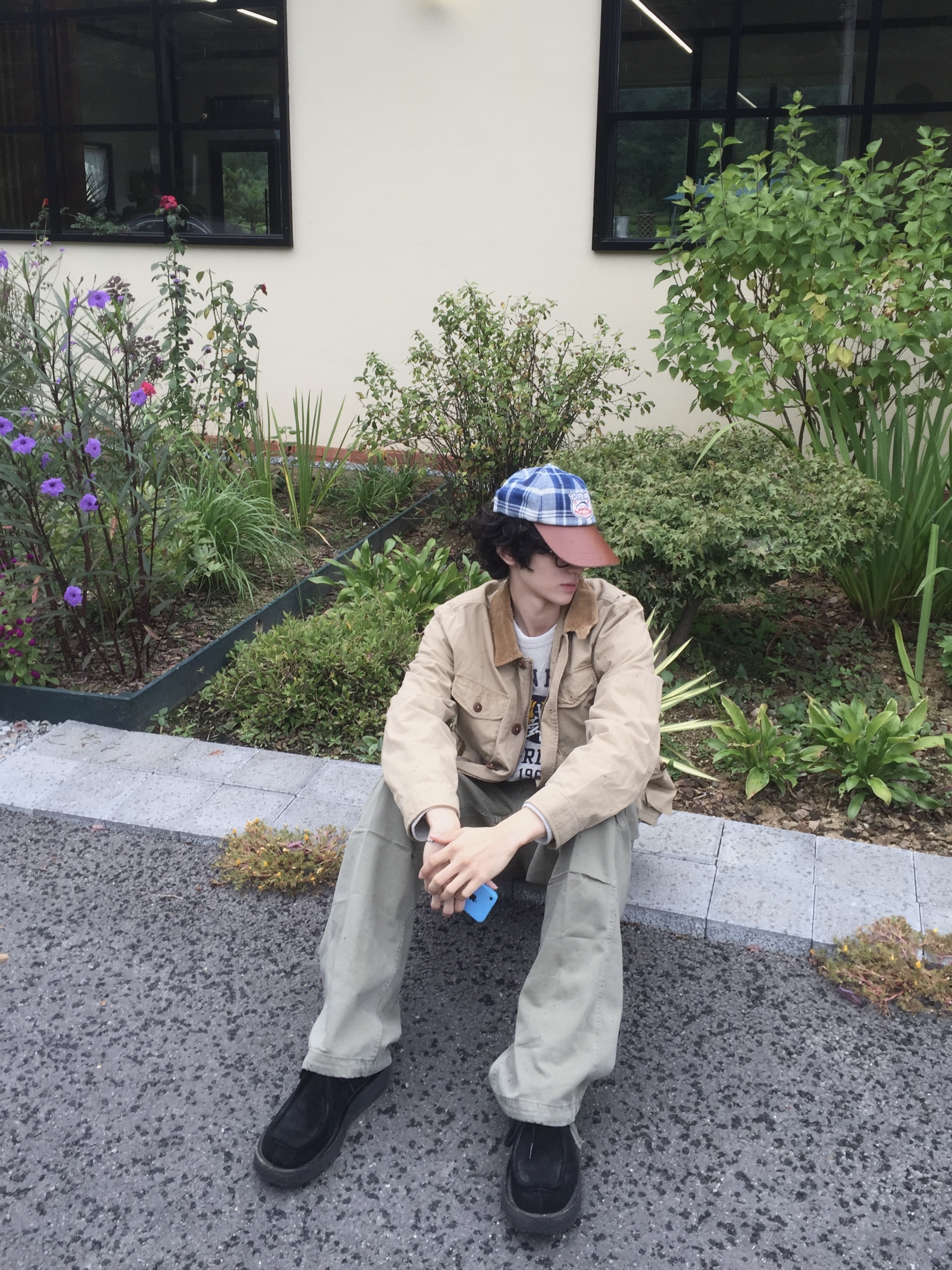 [10% 적립] [KREAM Limited Edition The Trophy Fishing Club] Polo Ralph Lauren Canvas Wading Jacket Khaki - 25FW, [10% 적립] [KREAM Limited Edition The Trophy Fishing Club] Polo Ralph Lauren Long Bill Flannel Cap Assorted - 25FW 착용 스타일 - 4