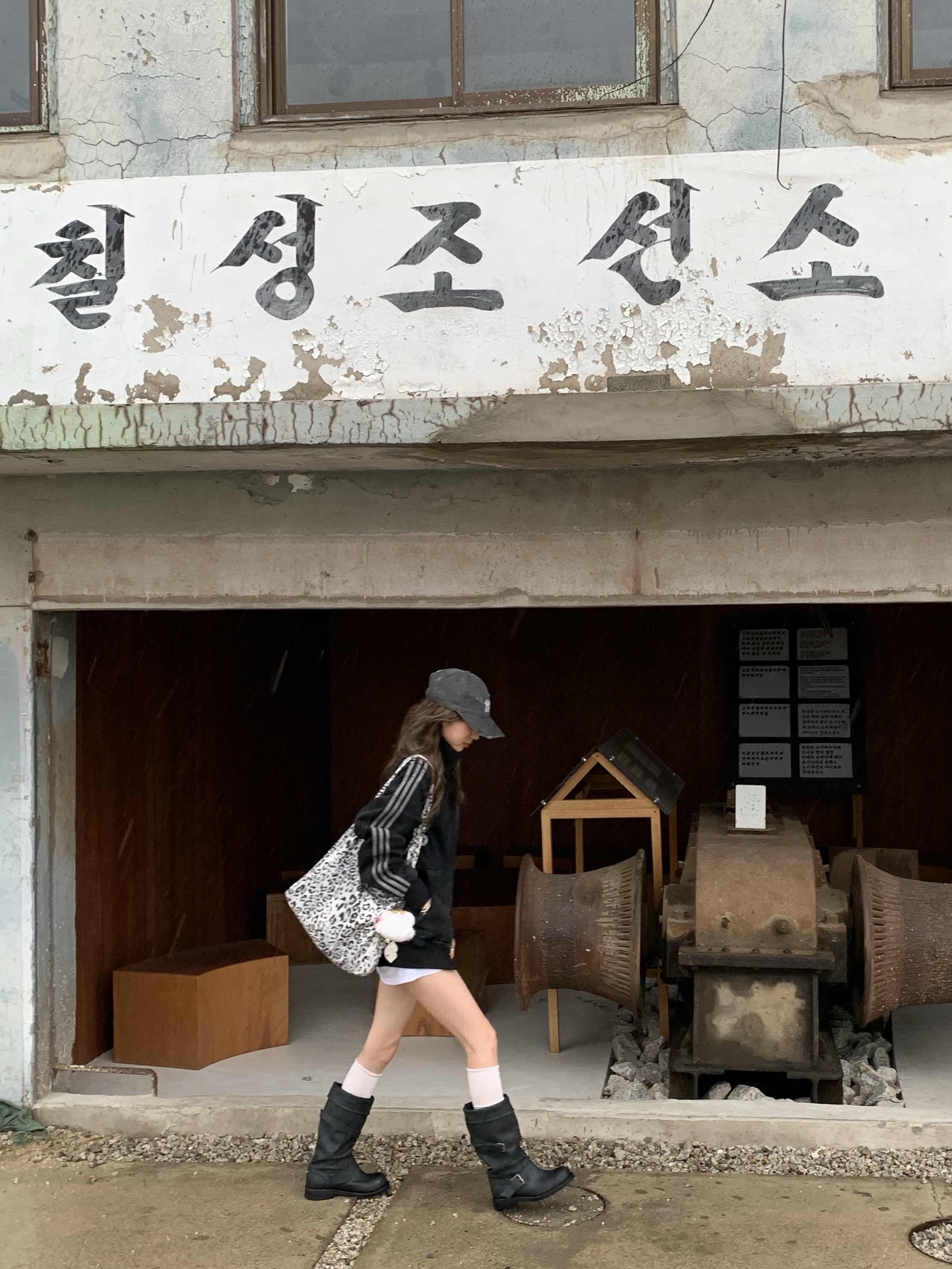 Adidas Adicolor Denim Firebird Track Top True Black Denim  - KR Sizing, [6% 적립] NegativeThree  Slouchy Long Boots Washed Black 착용 스타일 - 6
