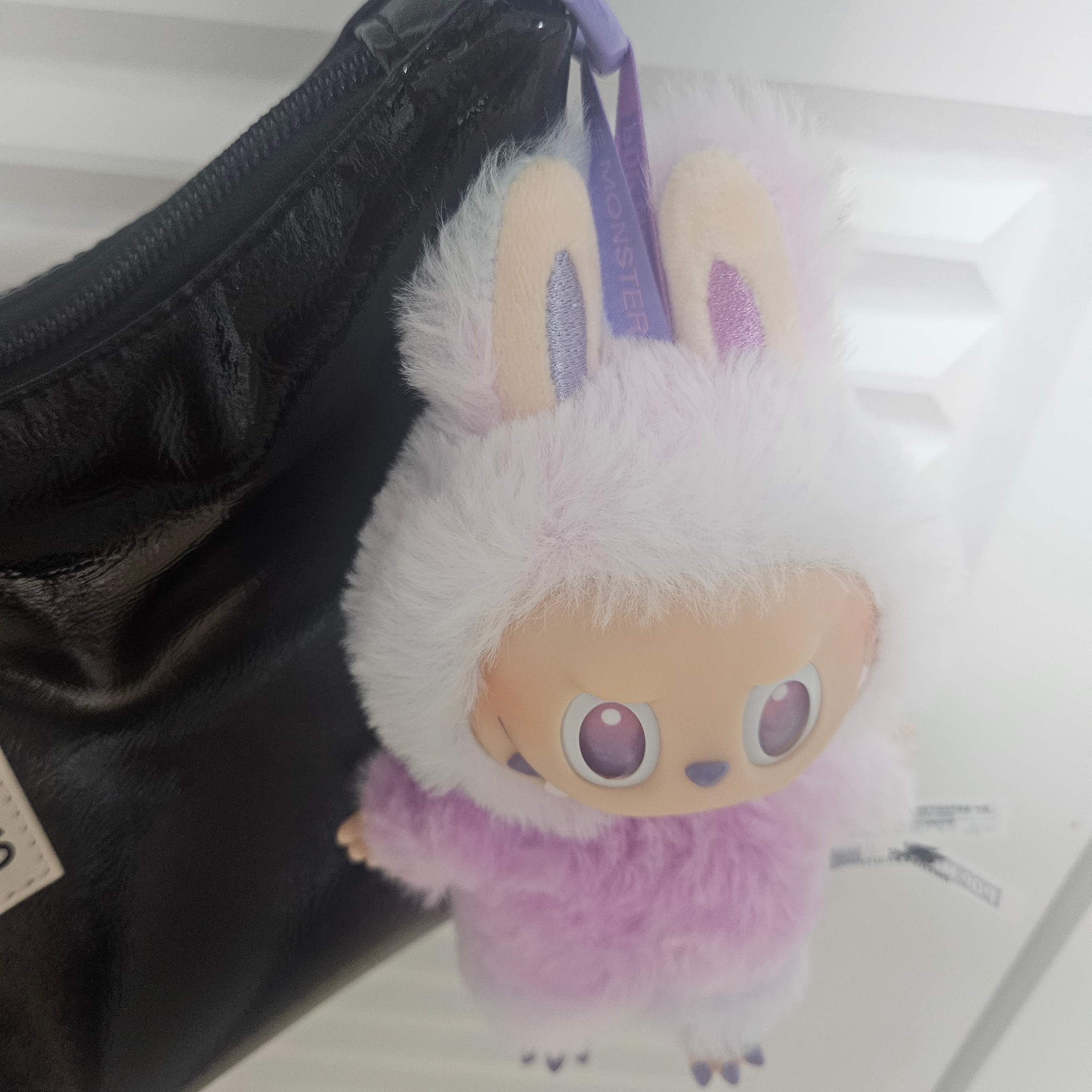 Pop Mart Labubu The Monsters Highlight Series Luck Keyring (Opened Case), Emis New Enamel Hobo Bag Black 착용 스타일