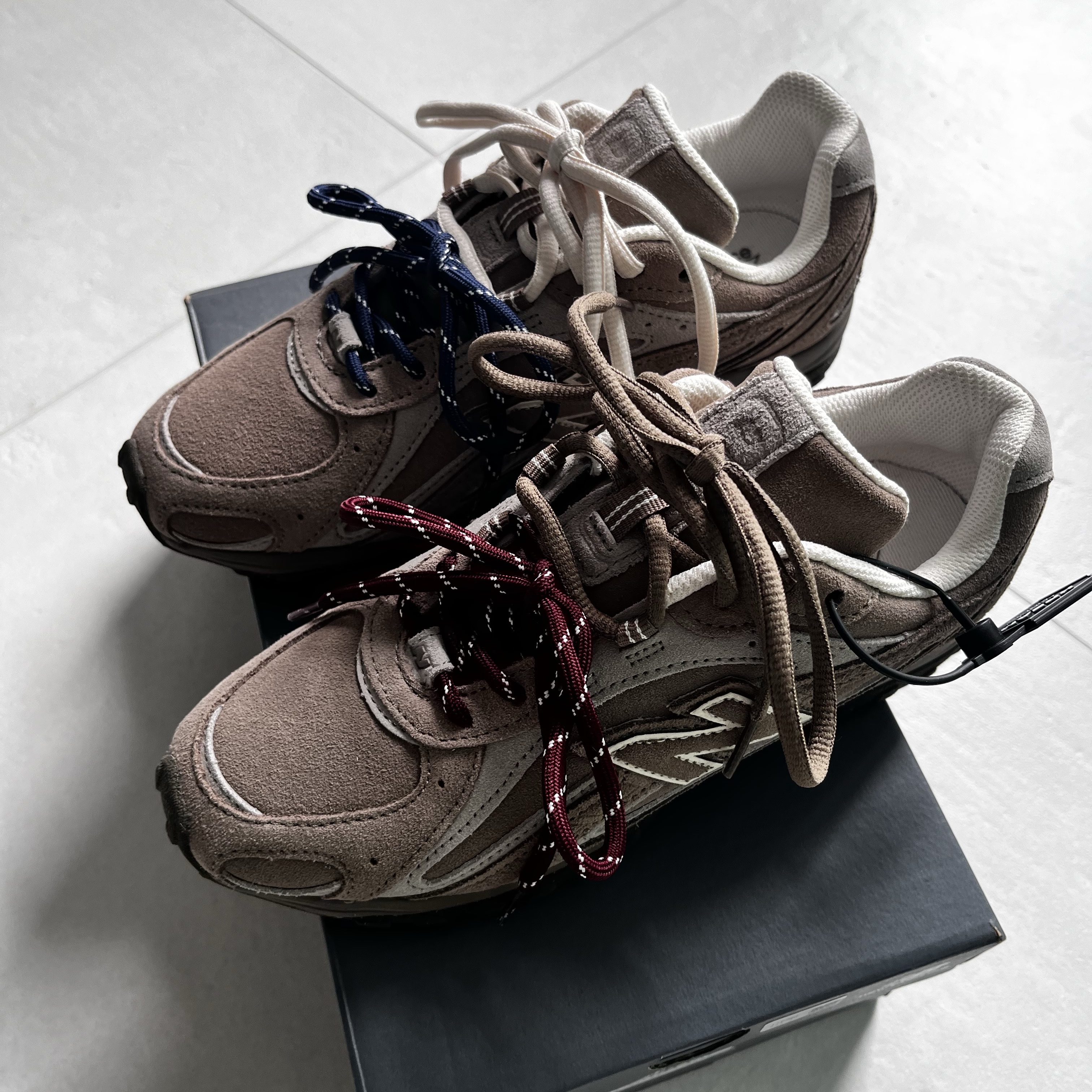 New Balance 204L Suede Mushroom Arid Stone 착용 스타일 - 1