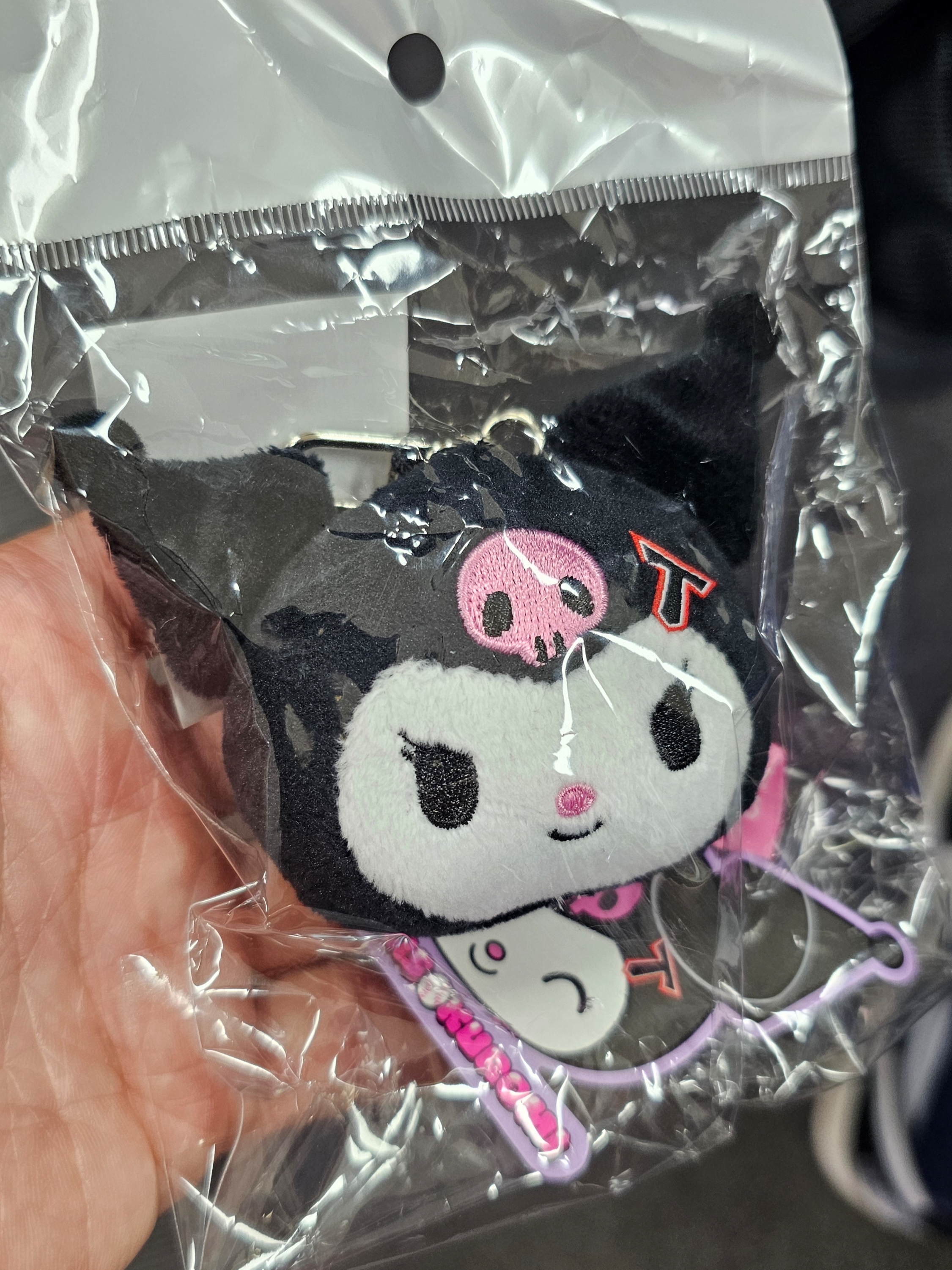 Kia Tigers x Kuromi Plush Keyring 착용 스타일