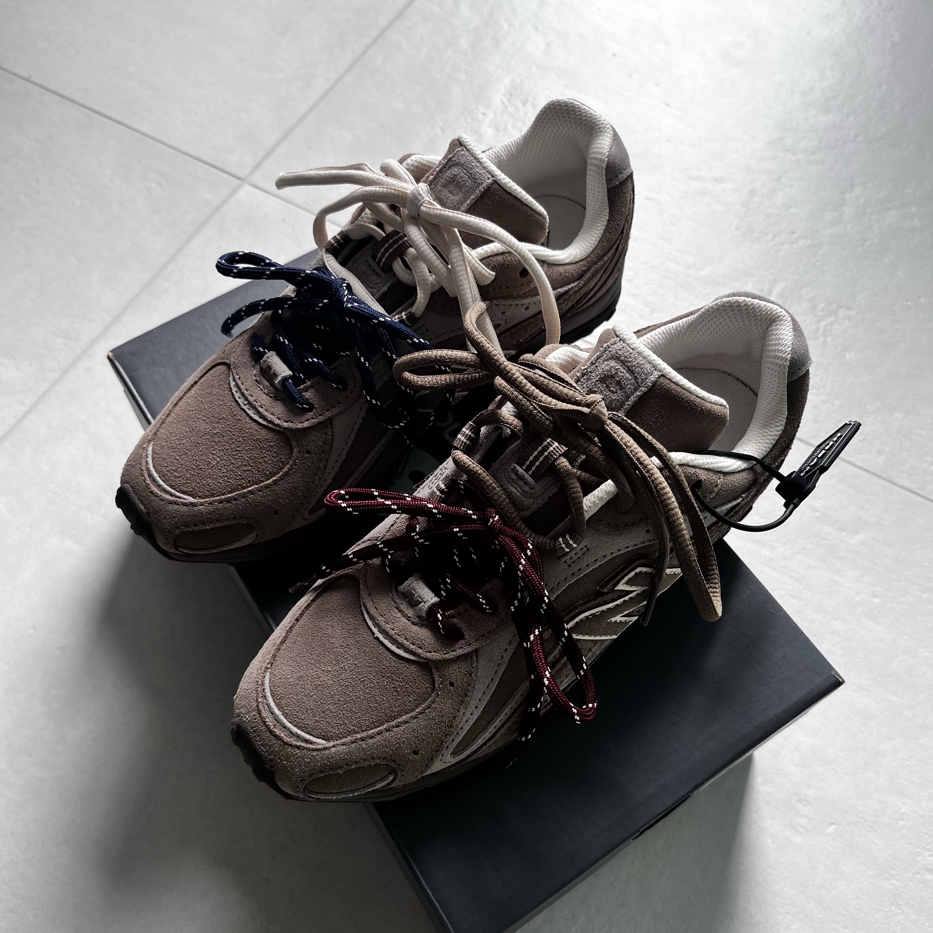 New Balance 204L Suede Mushroom Arid Stone 착용 스타일 - 2