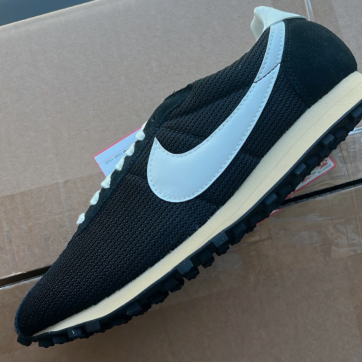 Nike LD-1000 SP Black and Sail 착용 스타일