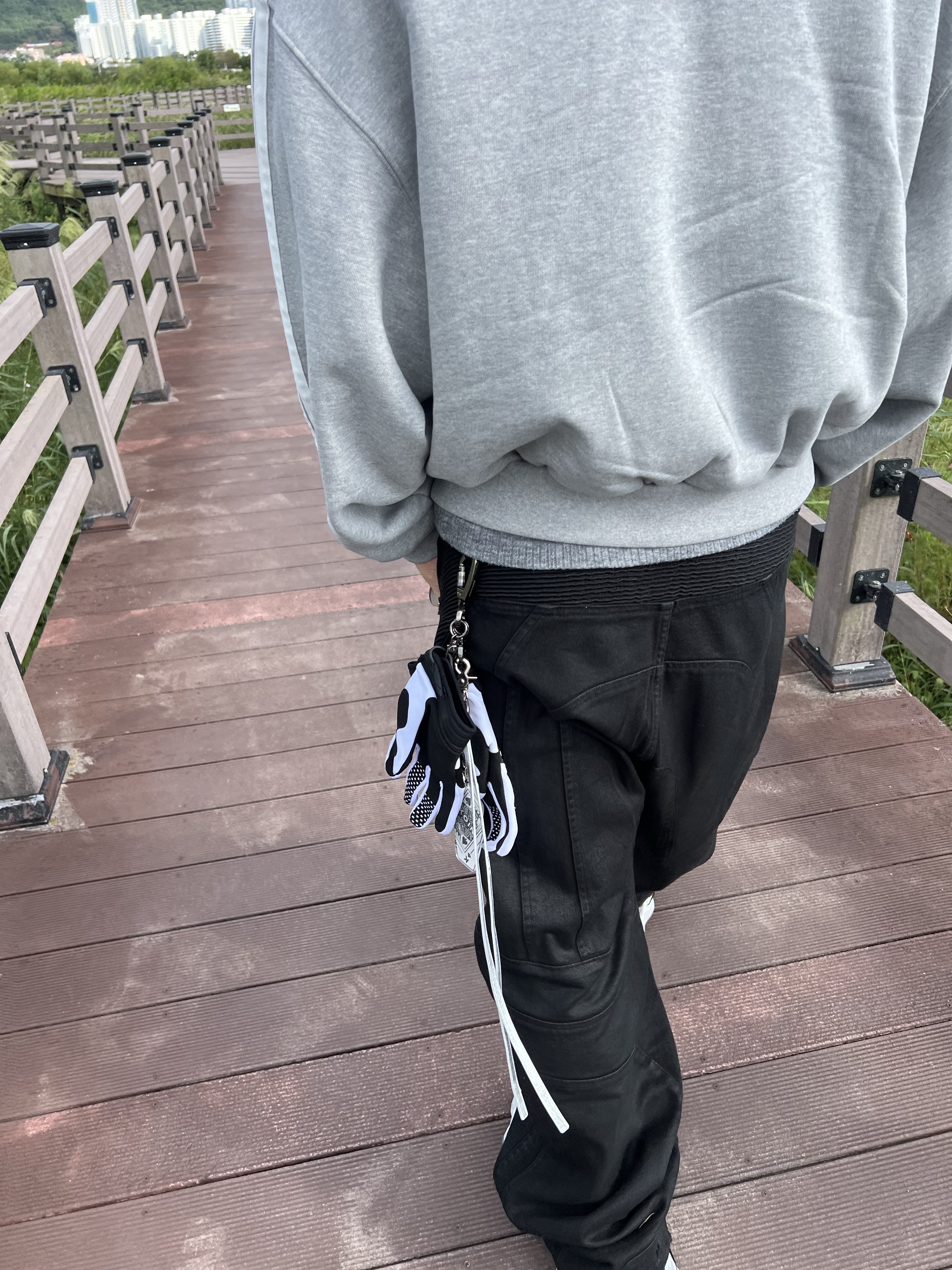 Balenciaga Cargo Sneakers White Grey, Honda Motorcyle Gloves White 착용 스타일 - 6