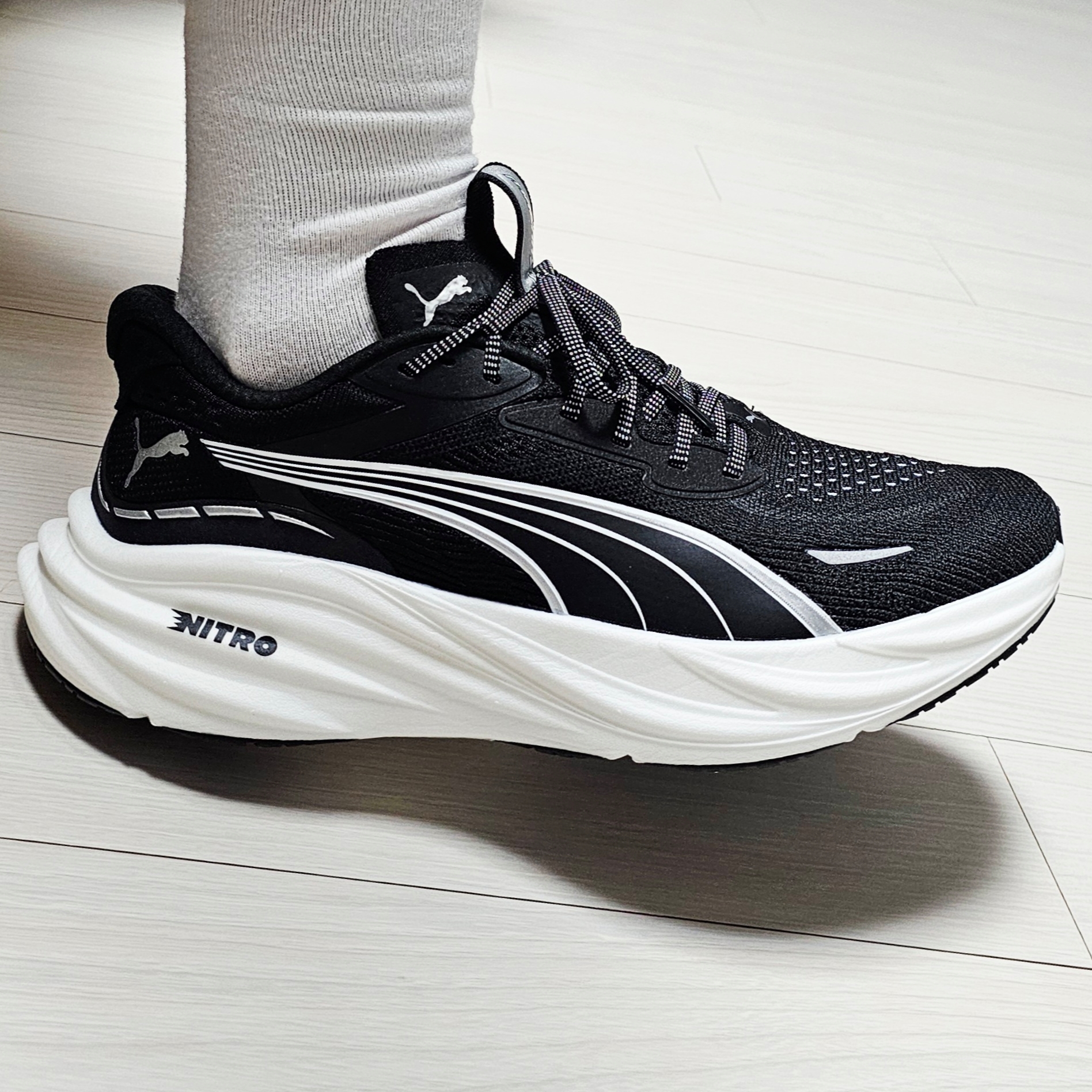 Puma Magnify Nitro 3 Black White 착용 스타일