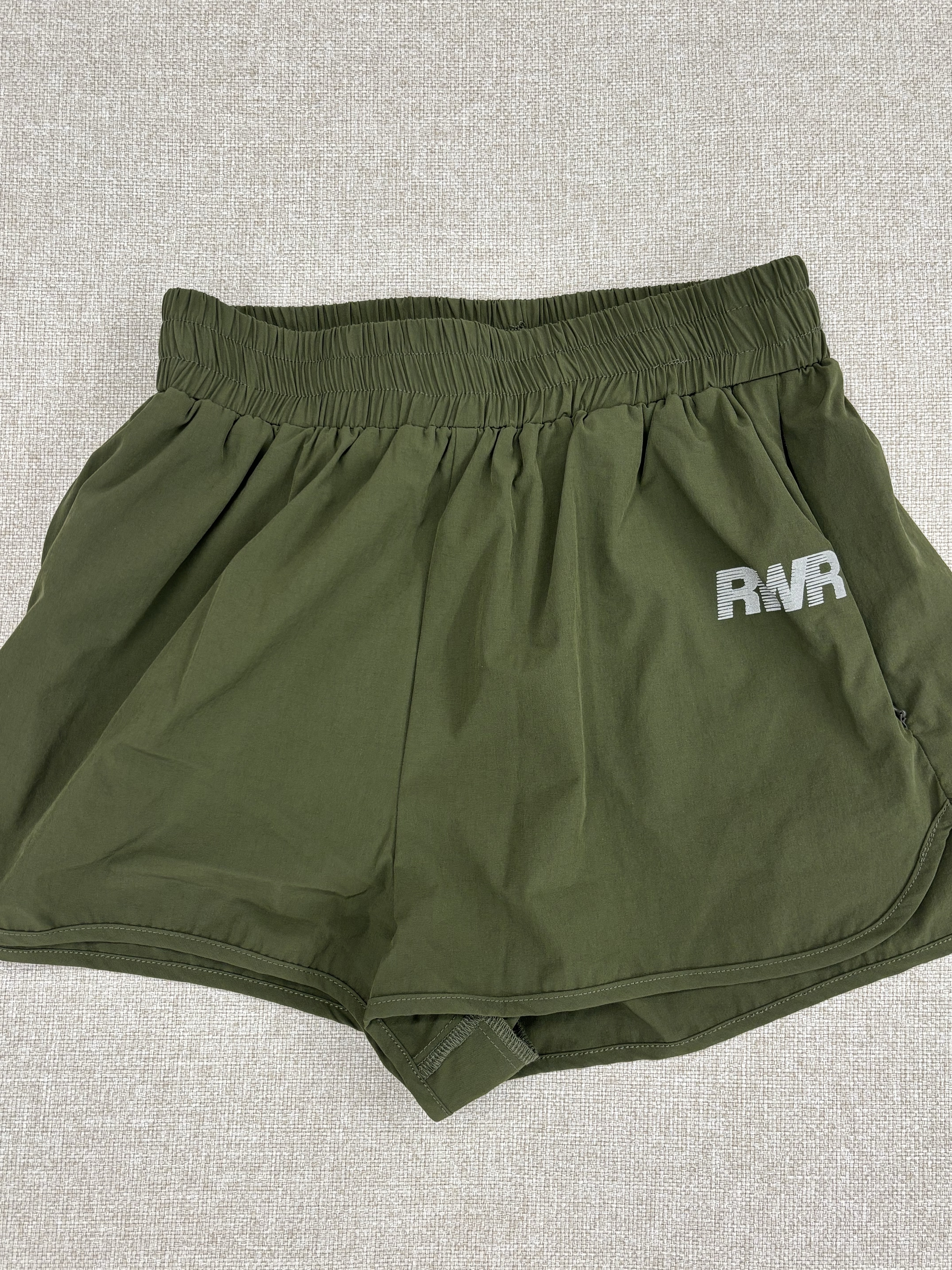 [KREAM 단독] runwhither 3inch Shorts Khaki, [KREAM 단독] runwhither Trail Cap Cream 착용 스타일 - 1