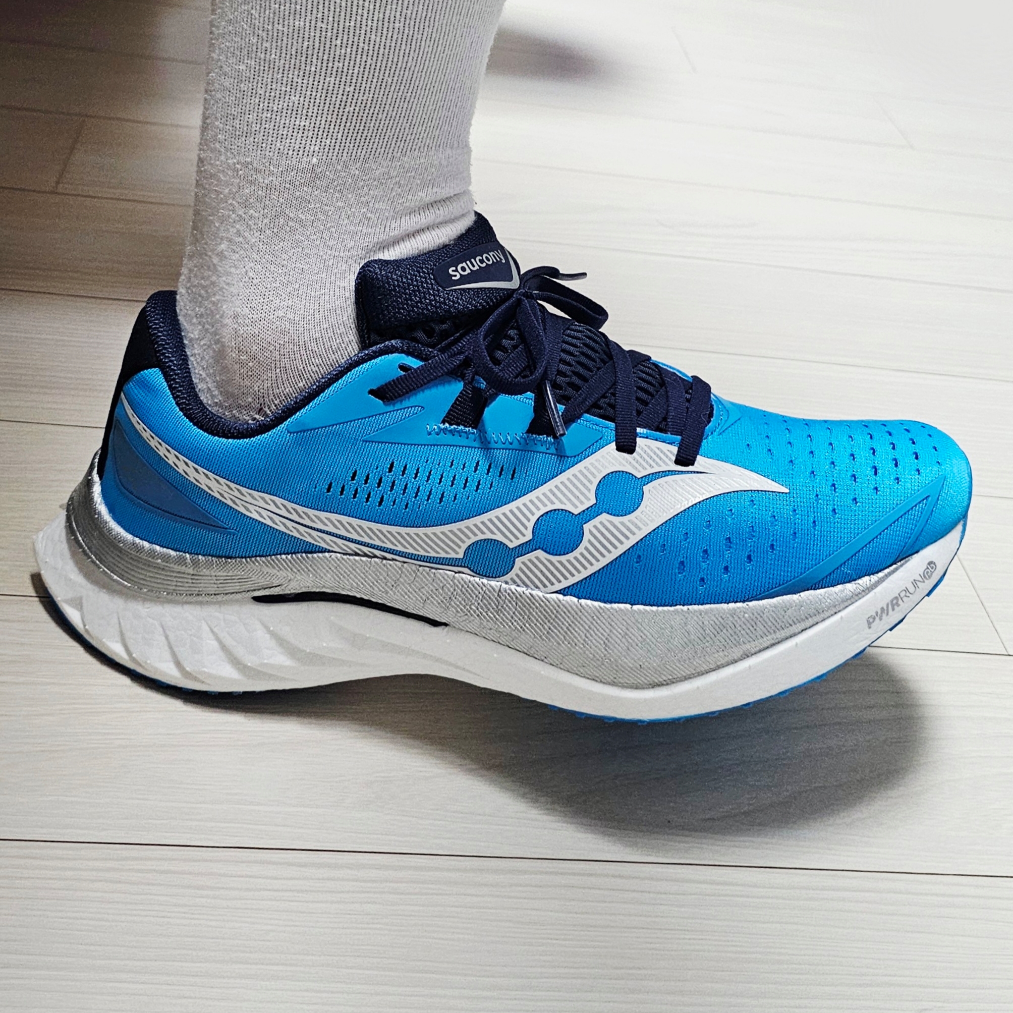 Saucony Endorphin Speed 4 Viziblue Navy 착용 스타일