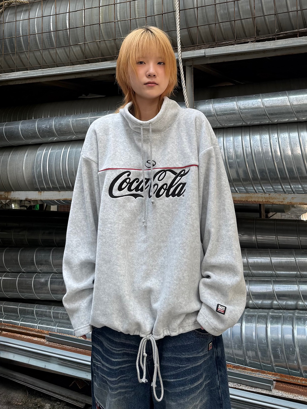 SPORT CHAMBER x Coca-Cola Cargo Pants Black, SPORT CHAMBER x Coca-Cola Sweater Black 착용 스타일 - 1