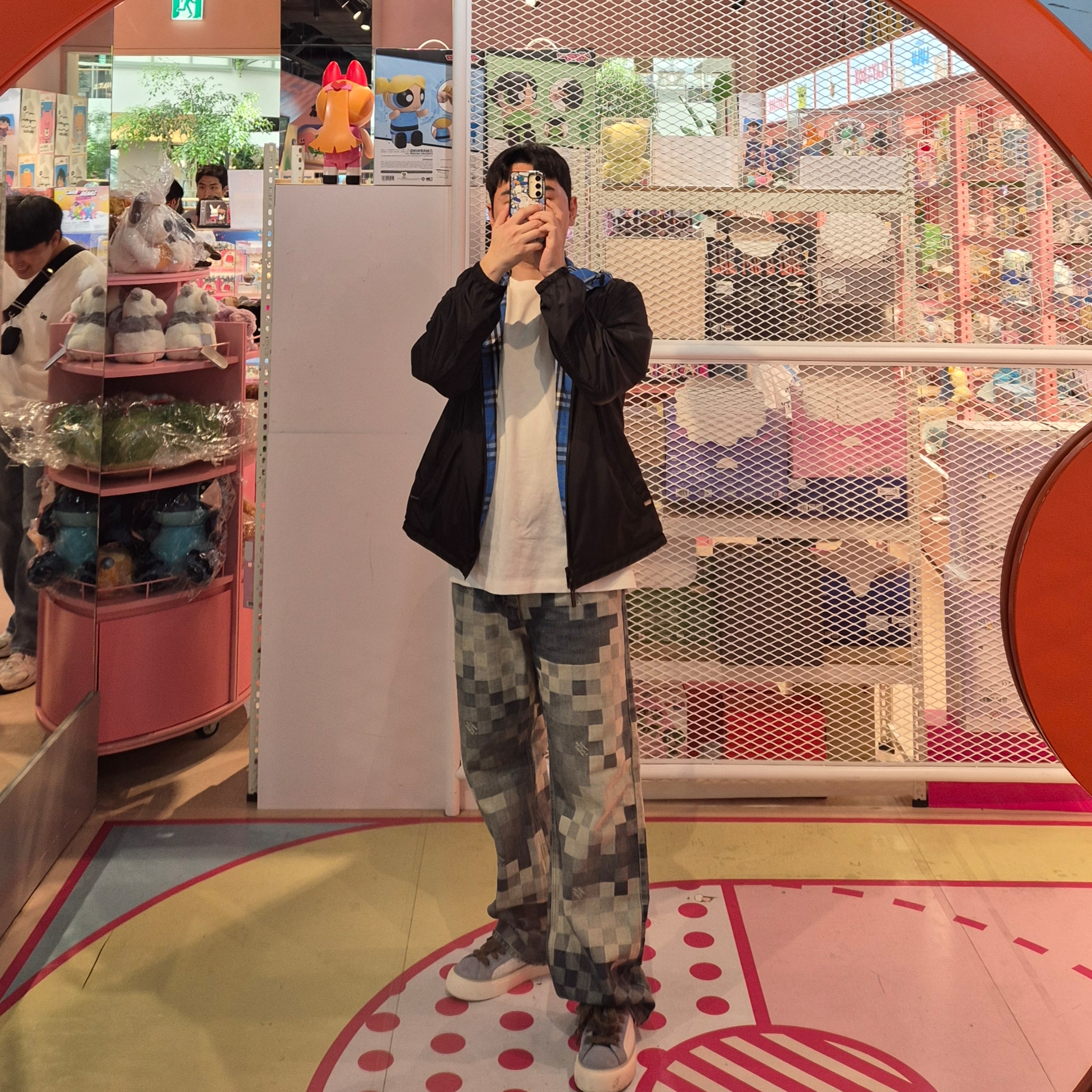 Louis Vuitton Damier Denim Skate Pants Indigo, Dior B33 Sneaker Gray White Blue 착용 스타일