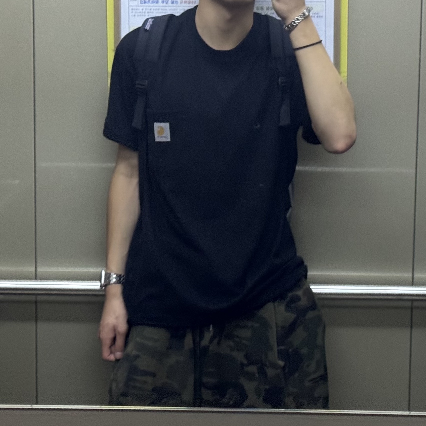 Carhartt Loose Fit Heavyweight Regular Short Sleeve Pocket T-Shirt Black 착용 스타일