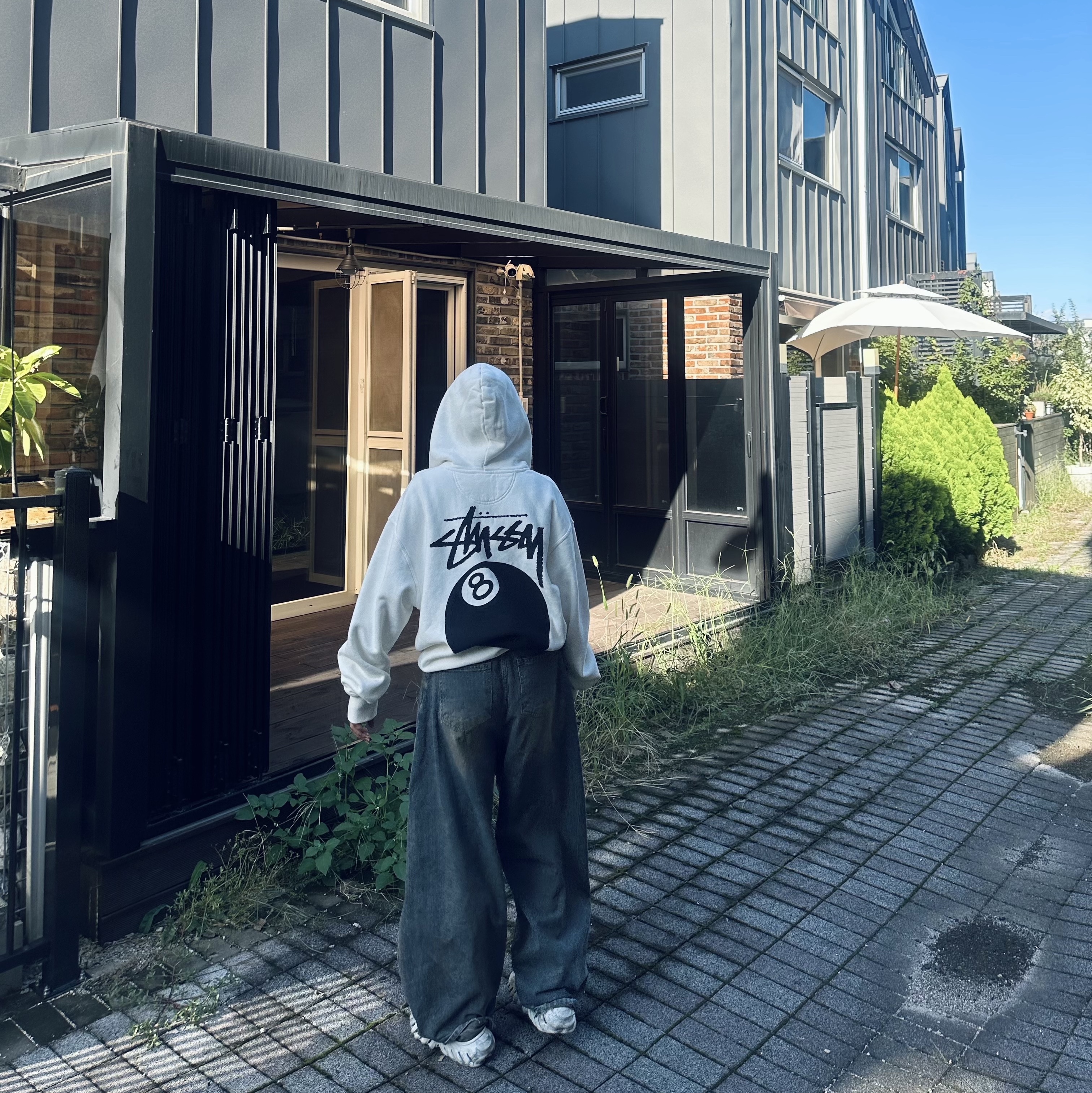 Stussy 8 Ball Pigment Dyed Zip Hoodie Natural, Crocs Echo Marbled Clog Moonlight Multi 착용 스타일 - 1