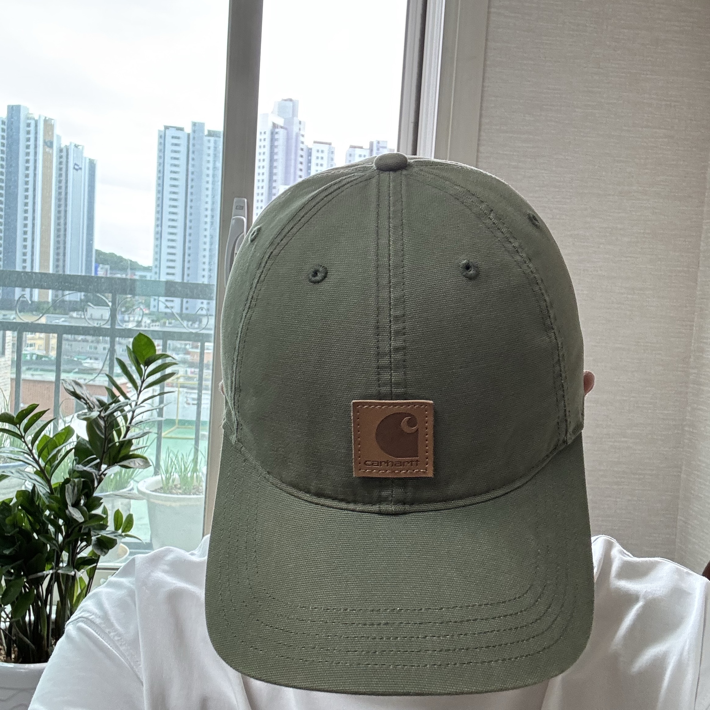 Carhartt Canvas Cap Army Green 착용 스타일