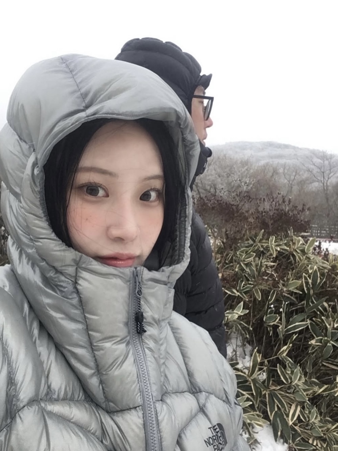 The North Face Summit Mattehorn RDS Down Jacket Light Gray, Rab Cirrus Alpine Insulated Jacket Black 착용 스타일 - 2
