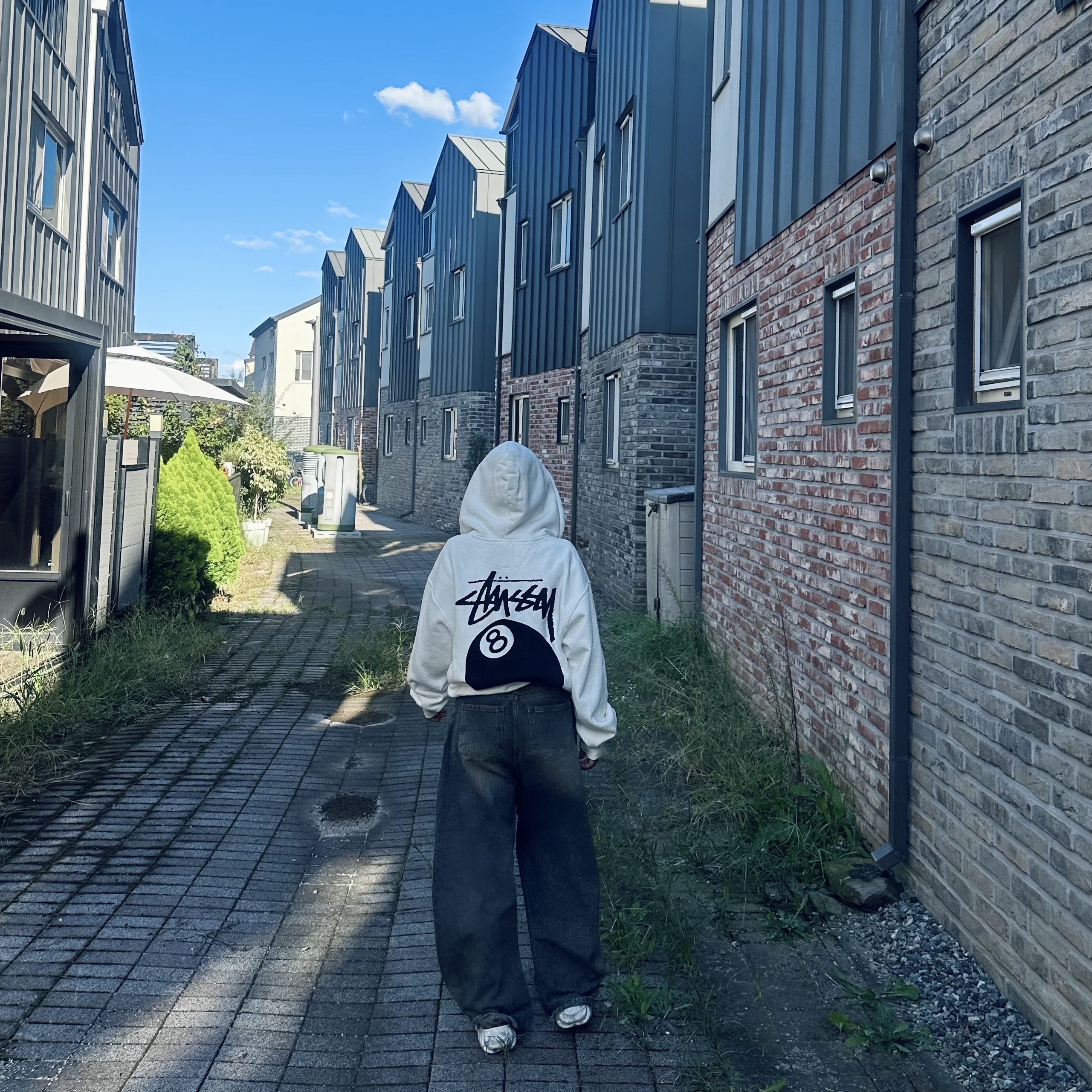 Stussy 8 Ball Pigment Dyed Zip Hoodie Natural, Crocs Echo Marbled Clog Moonlight Multi 착용 스타일 - 2