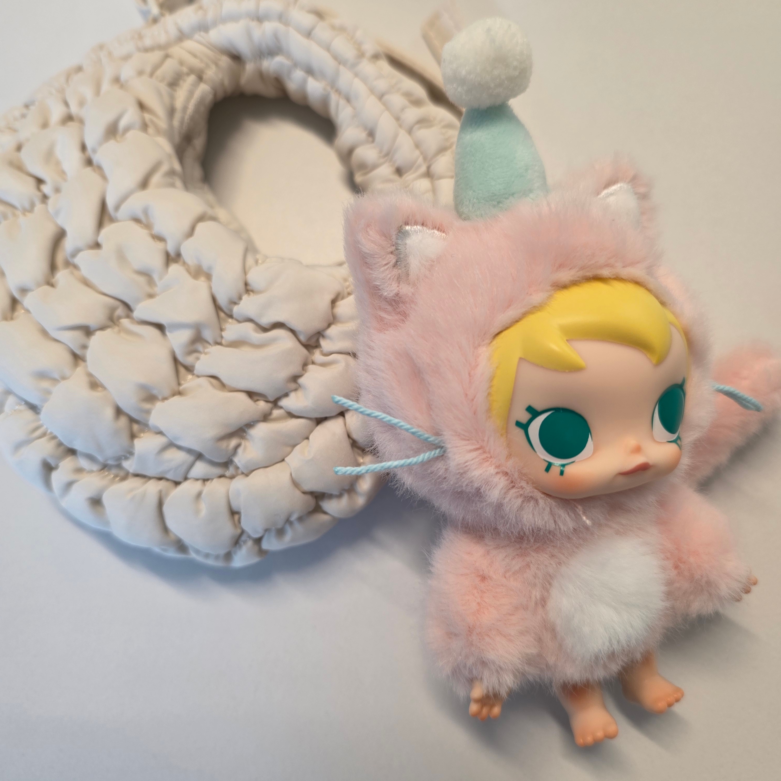 COS Quilted Nano Crossbody Bag Beige, Pop Mart Baby Molly Pocket Friends Series Vinyl Plush Pendant Who's the Good Girl (Opened Case) 착용 스타일
