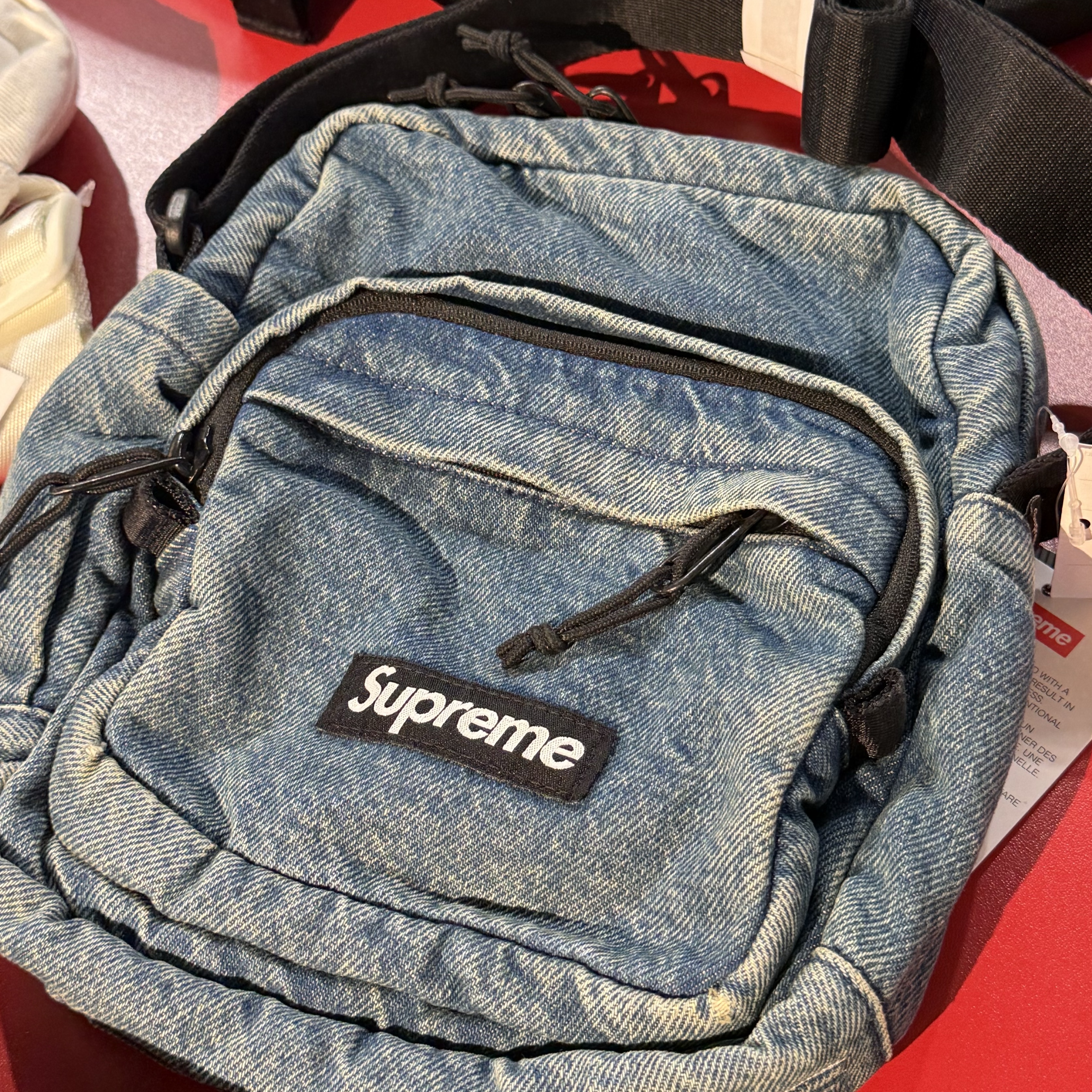 Supreme Denim Shoulder Bag Washed Indigo - 25FW 착용 스타일