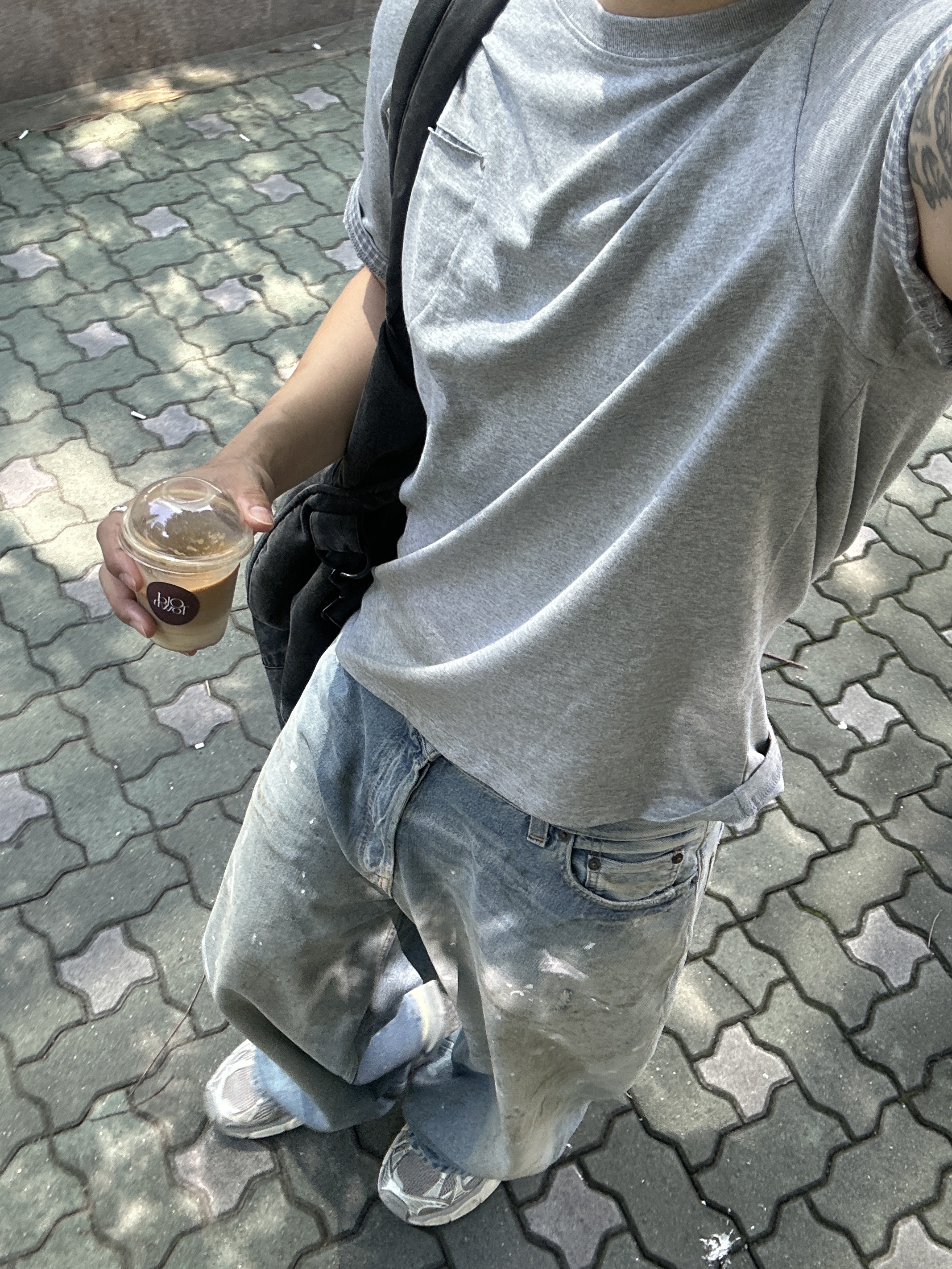 Huey Check Rollup Tee Grey, Balenciaga 3XL Sneakers Light Beige 착용 스타일
