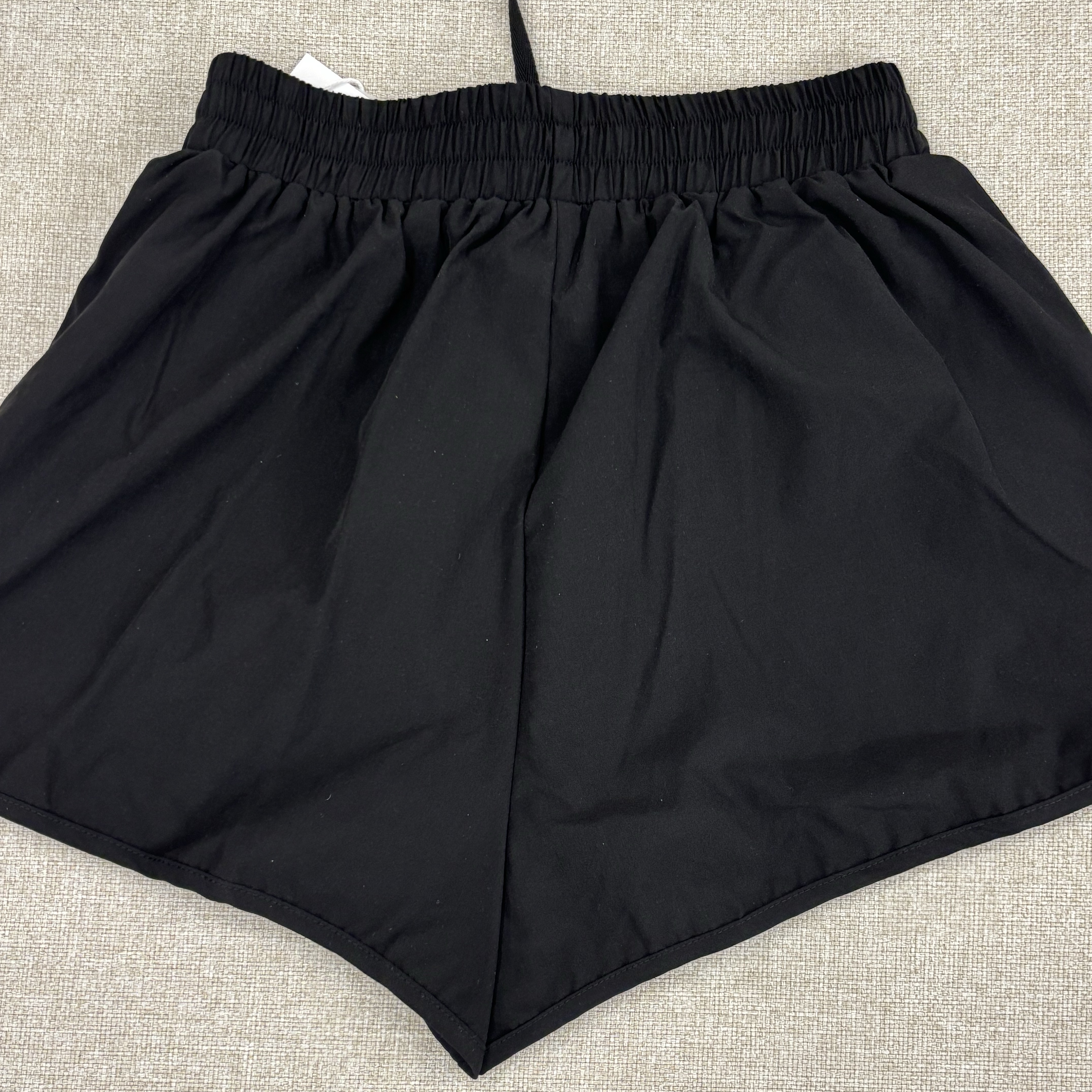 [KREAM 단독] runwhither 3inch Shorts Black 착용 스타일 - 3