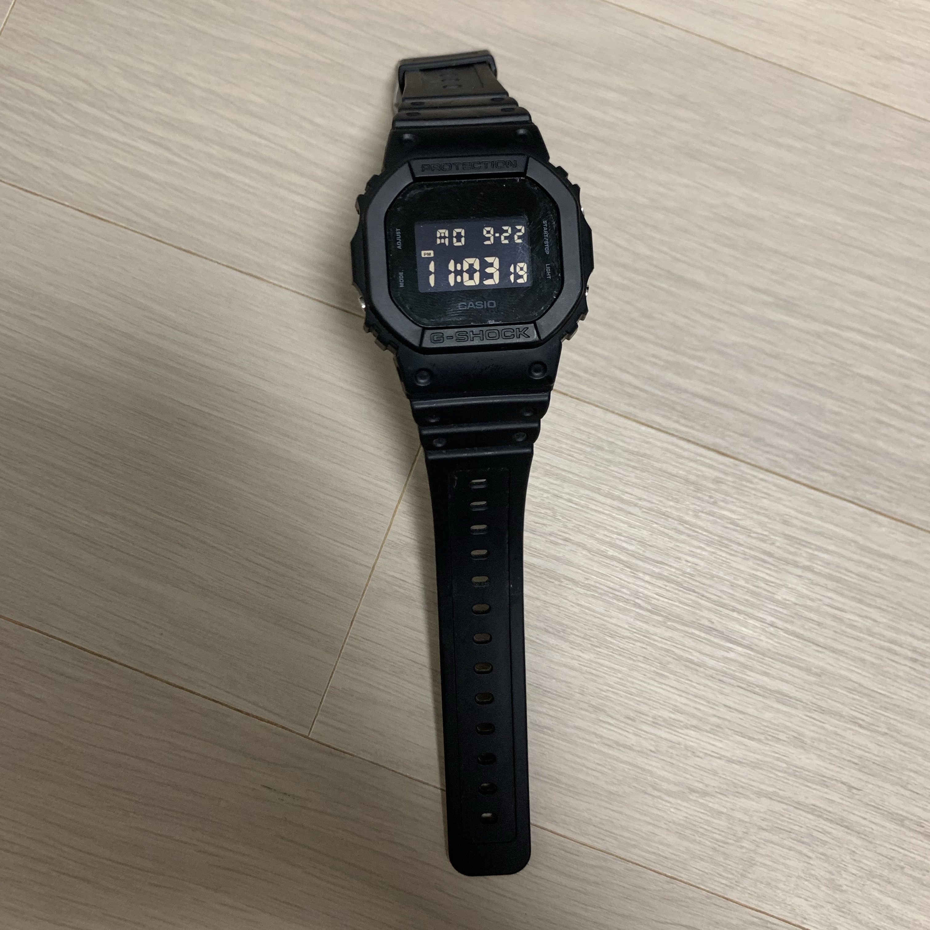 Casio G-Shock DW-5600BB-1 착용 스타일