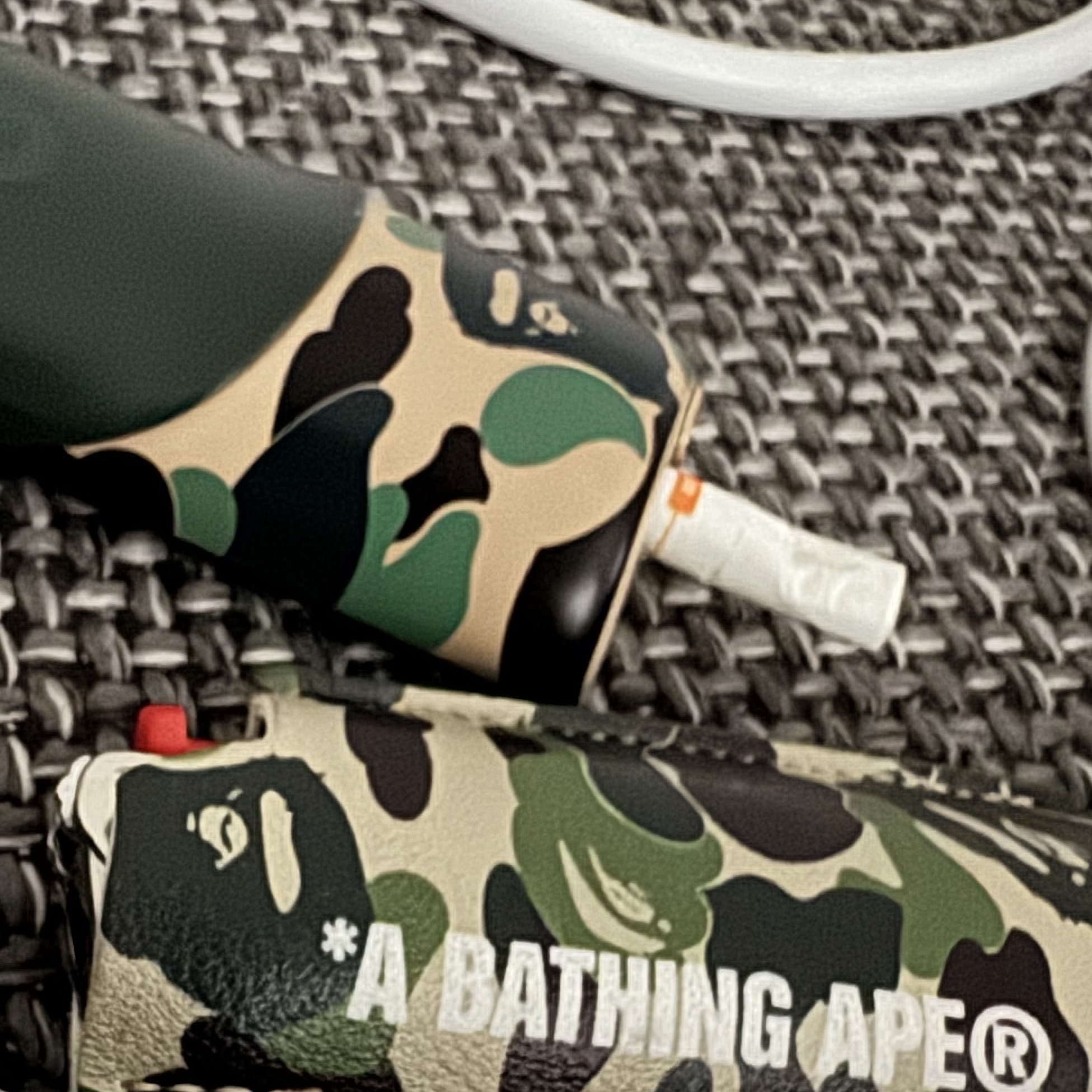 BAPE ABC Camo Lighter Case Green 착용 스타일