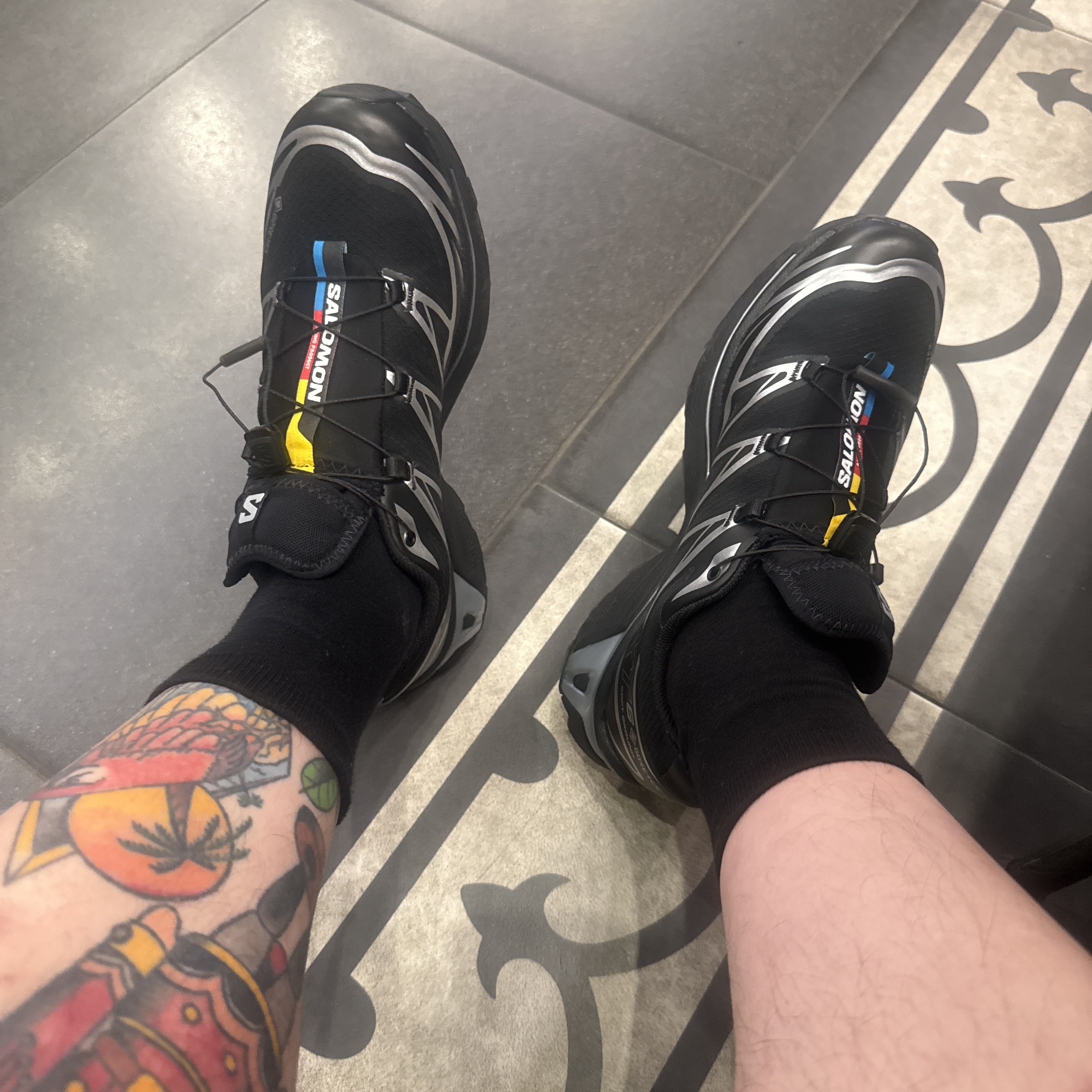 Salomon XT-6 GTX Black Silver 착용 스타일 - 2