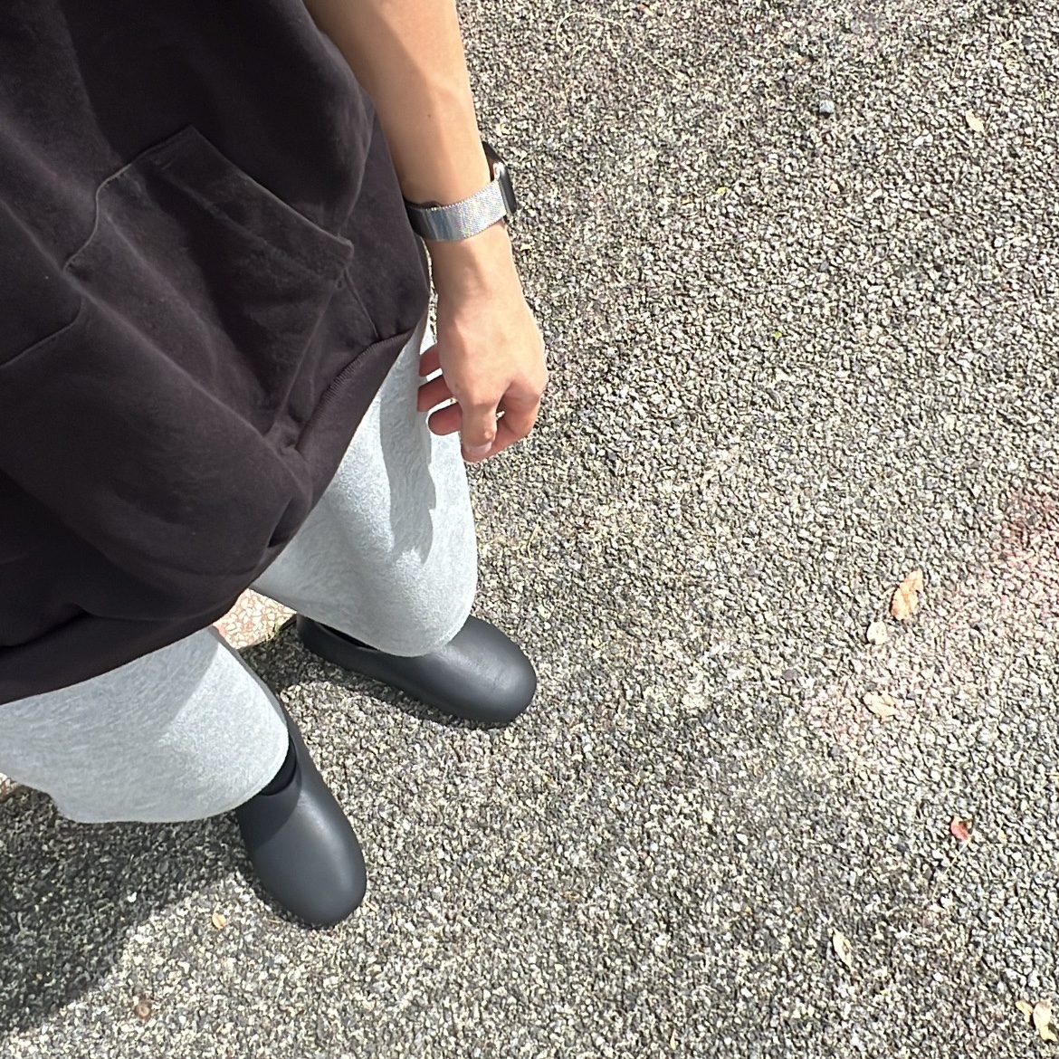 Yeezy SL-01 Black 착용 스타일