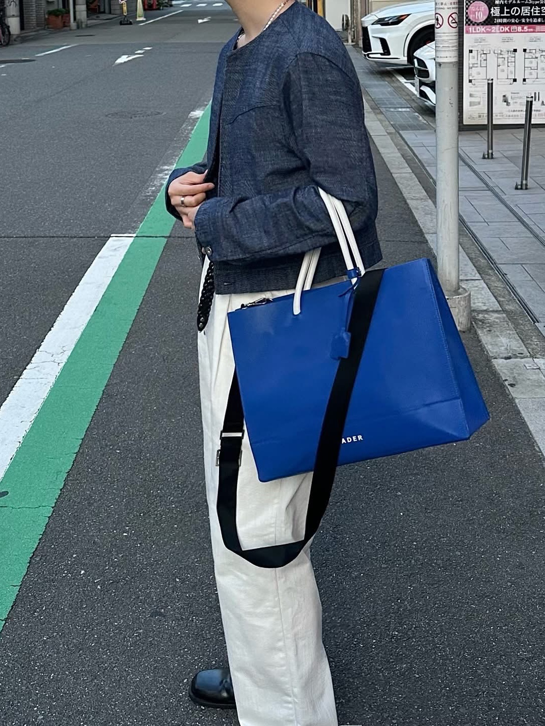 Ajobyajo PBA White Pearl Necklace Silver, Ader Error Wide Blue Bag Blue 착용 스타일 - 4