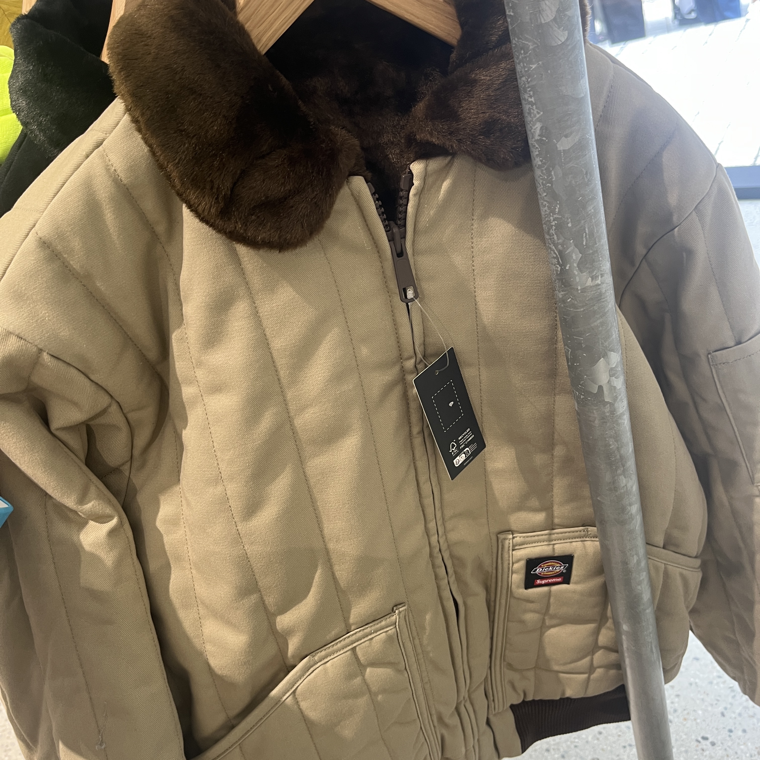 Supreme x Dickies Reversible Quilted Faux Fur Work Jacket Black - 25FW 착용 스타일