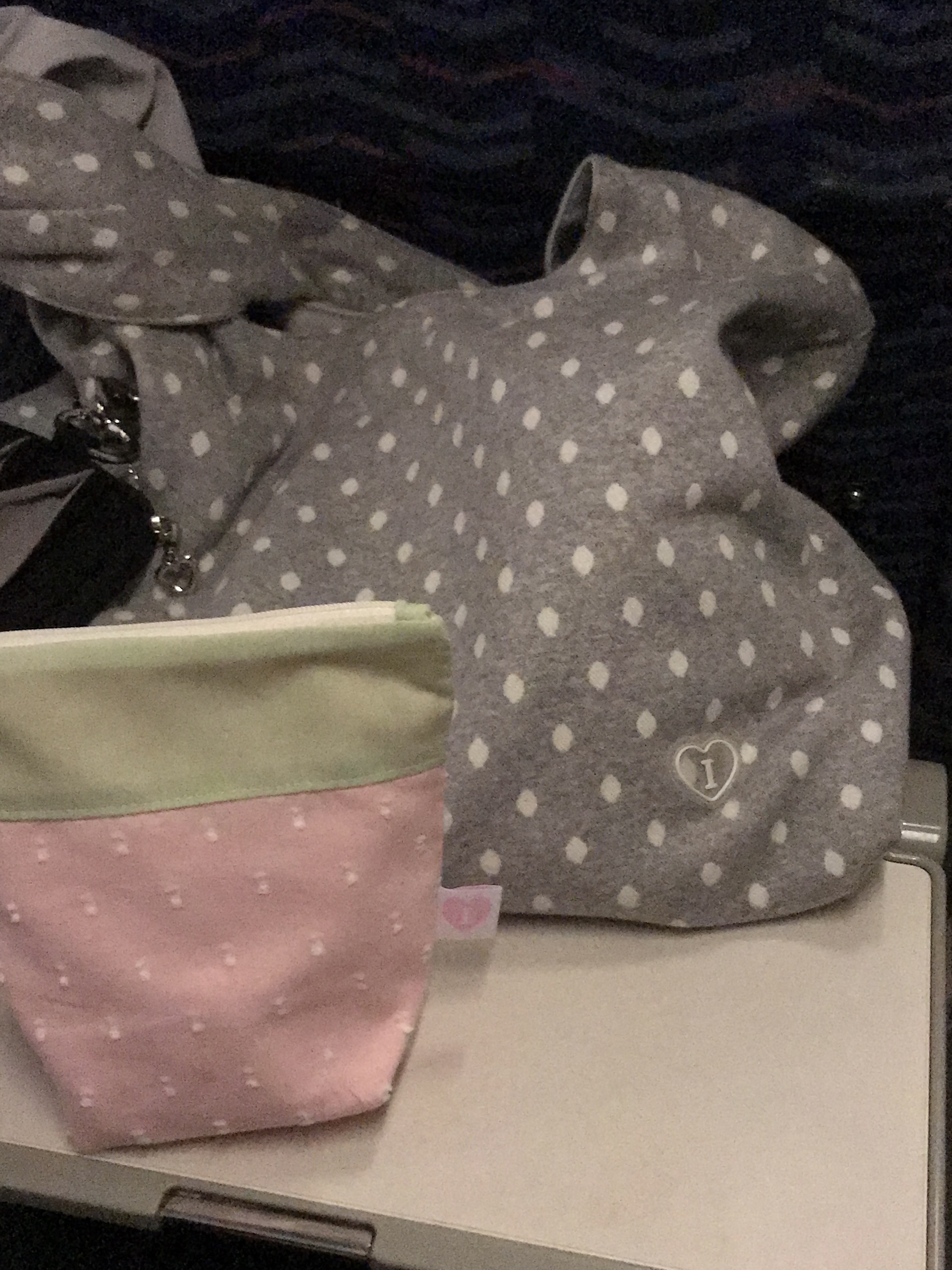 Isummerly Love Music Club Ball Cap Gray, [KREAM 단독] Isummerly Love Berry Pouch Pink 착용 스타일 - 2