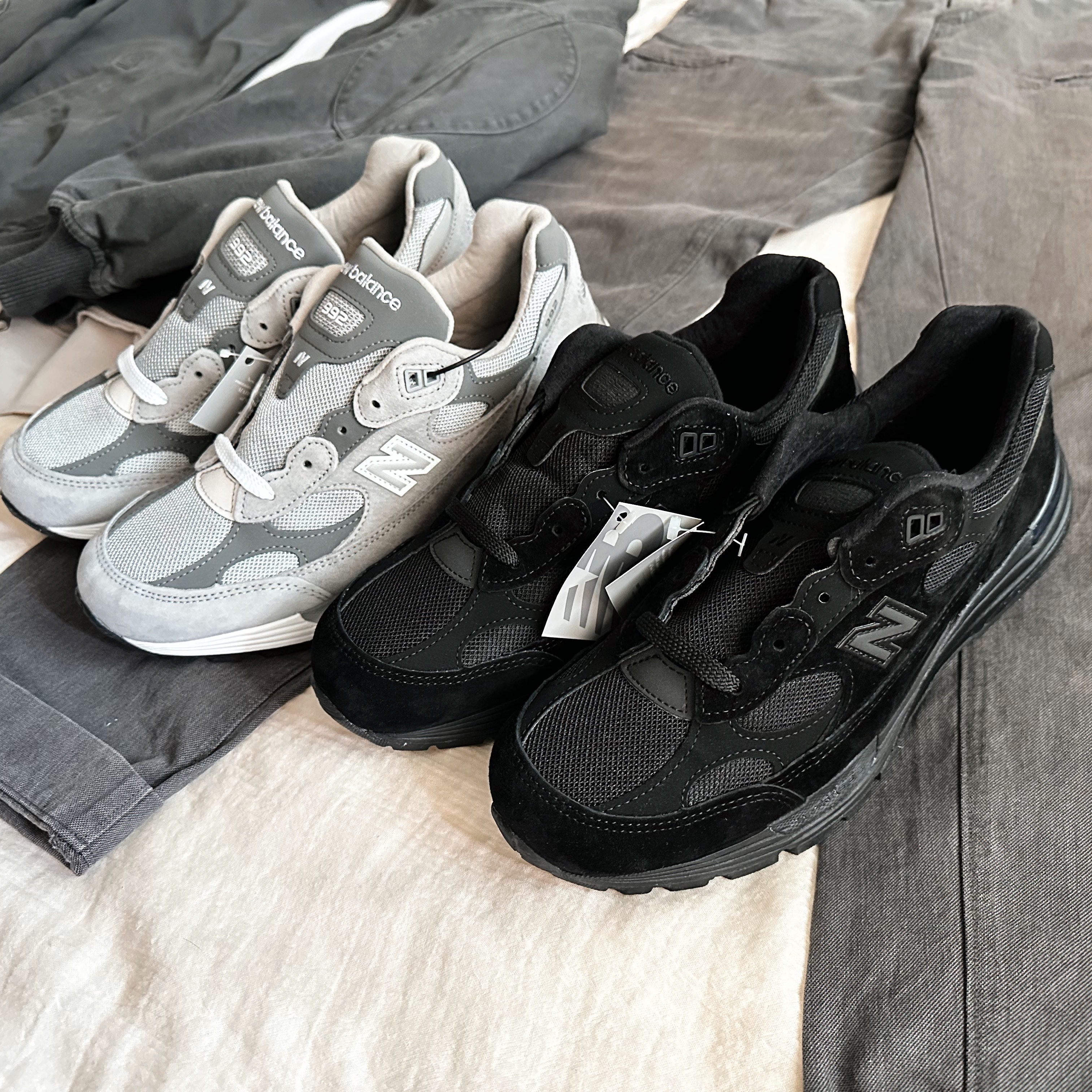 New Balance 992 Made in USA Core Grey Silver Metallic, New Balance 992 Made in USA Core Black 착용 스타일