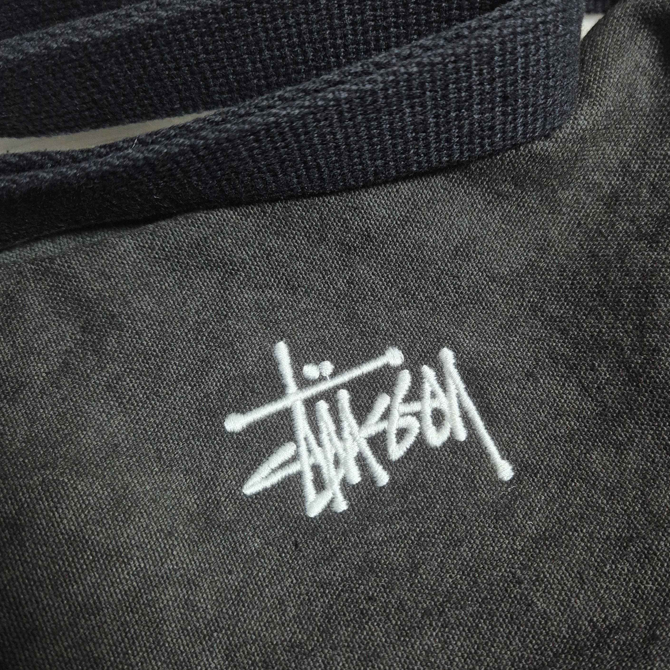 Stussy Canvas Side Pouch Washed Black 착용 스타일 - 2