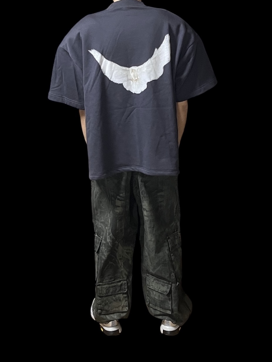 Yeezy Gap Engineered By Balenciaga Dove Padded Heavy Fleece T-Shirt Black 착용 스타일