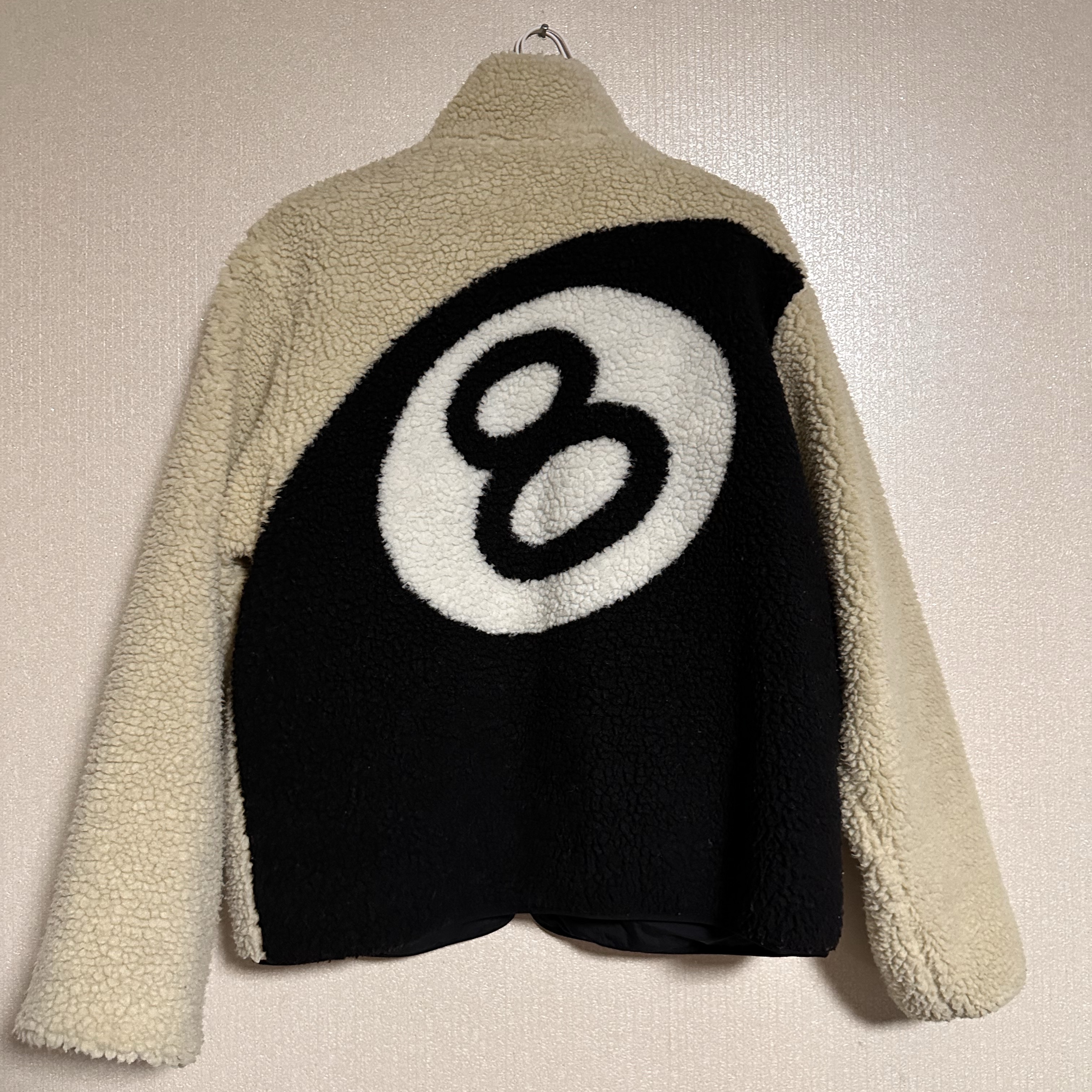 Stussy 8 Ball Sherpa Jacket Natural 착용 스타일