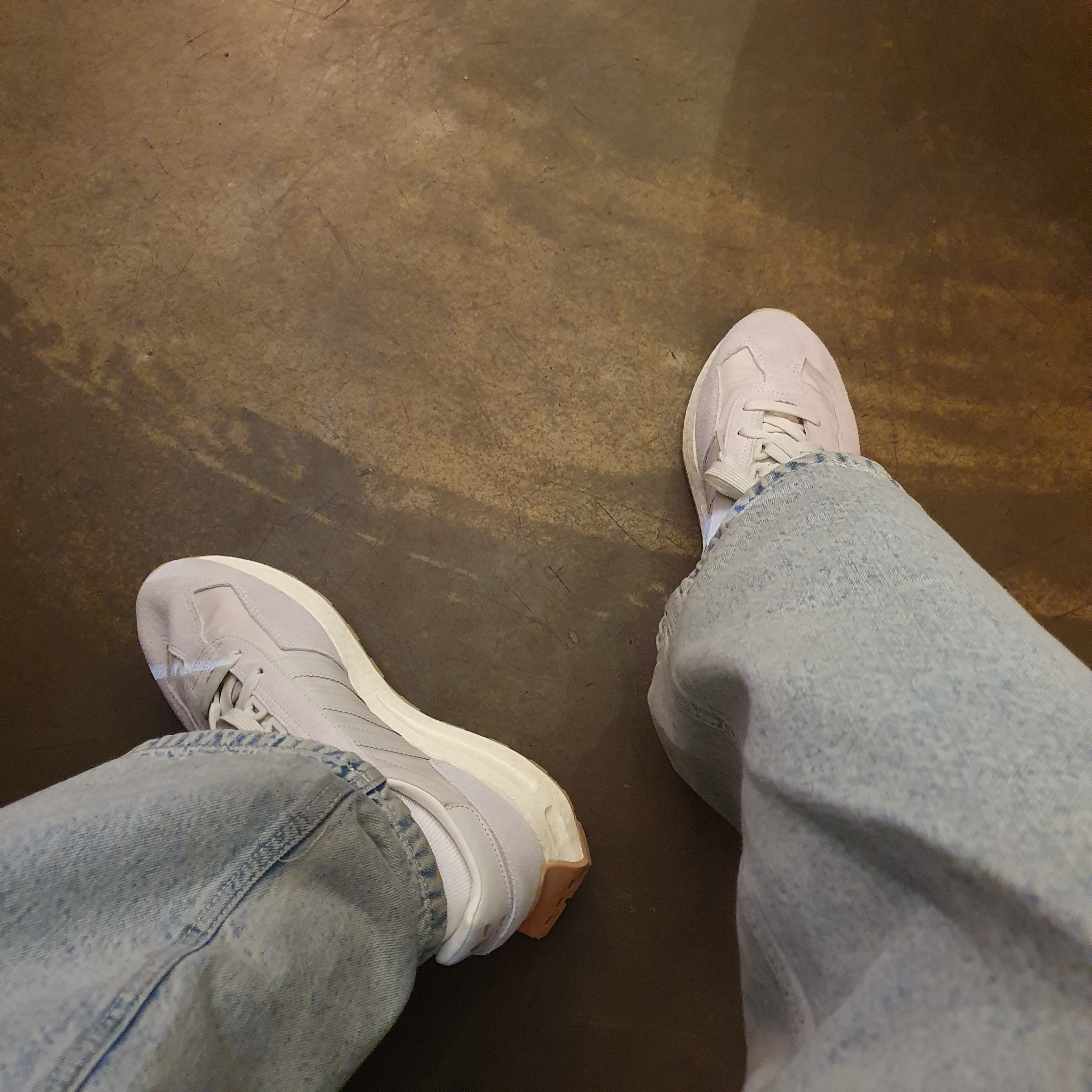 Adidas Retropy E5 Aluminium 착용 스타일