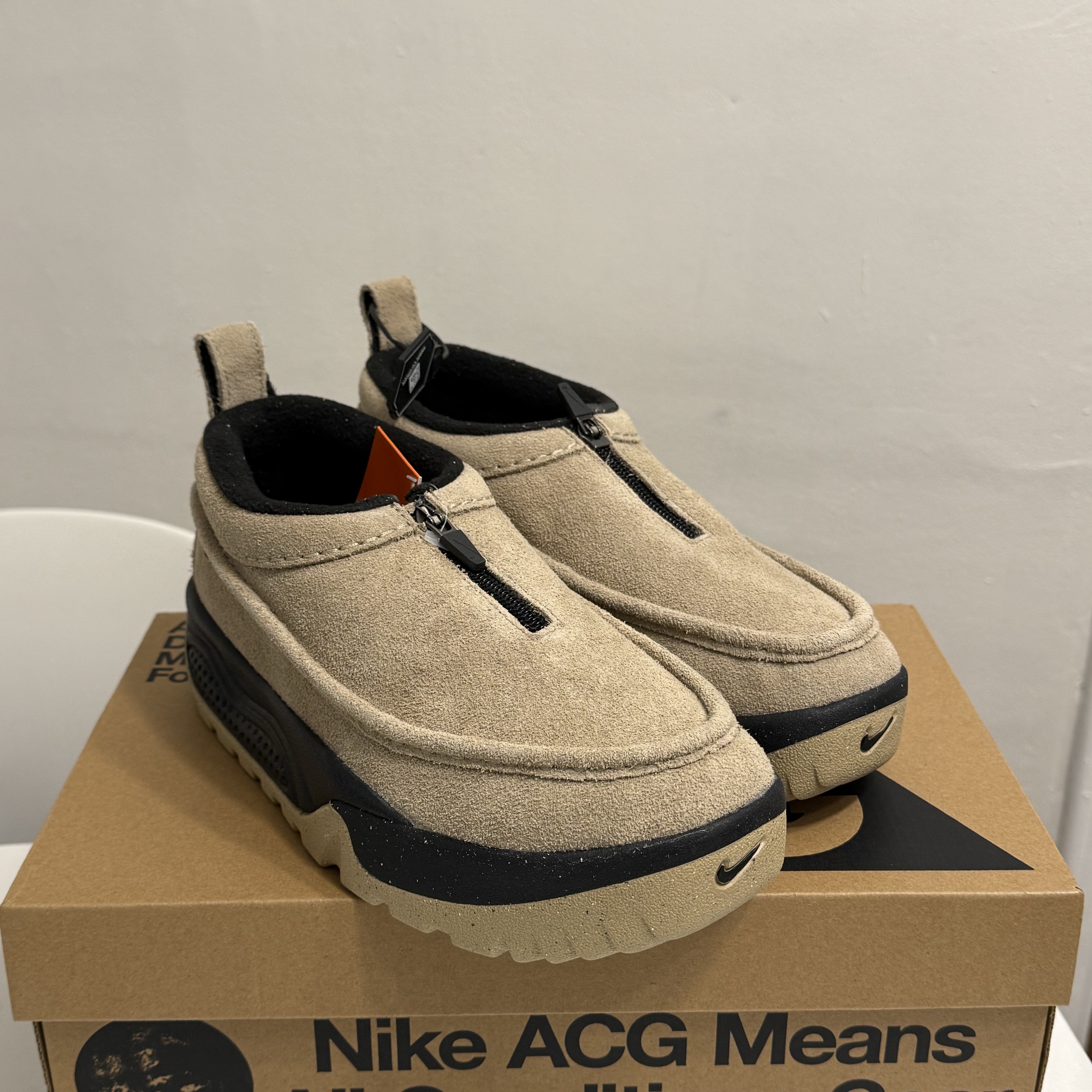 Nike ACG Izy Khaki and Black 착용 스타일 - 1