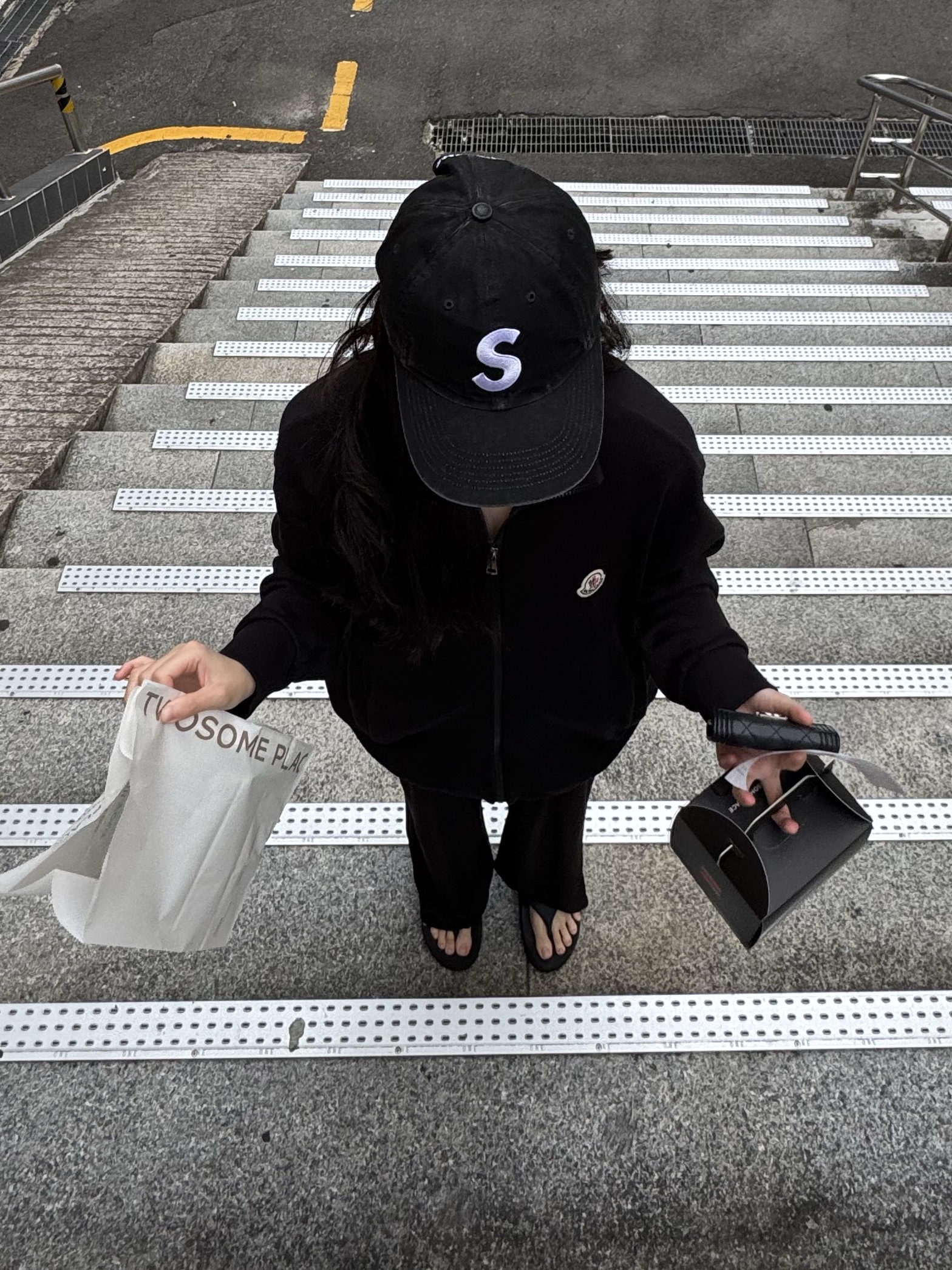 Supreme Pigment Coated 2-Tone S Logo 6-Panel Black - 25FW, Chanel Boy Chanel Flap Card Holder Grained Calfskin & Ruthenium Black 착용 스타일