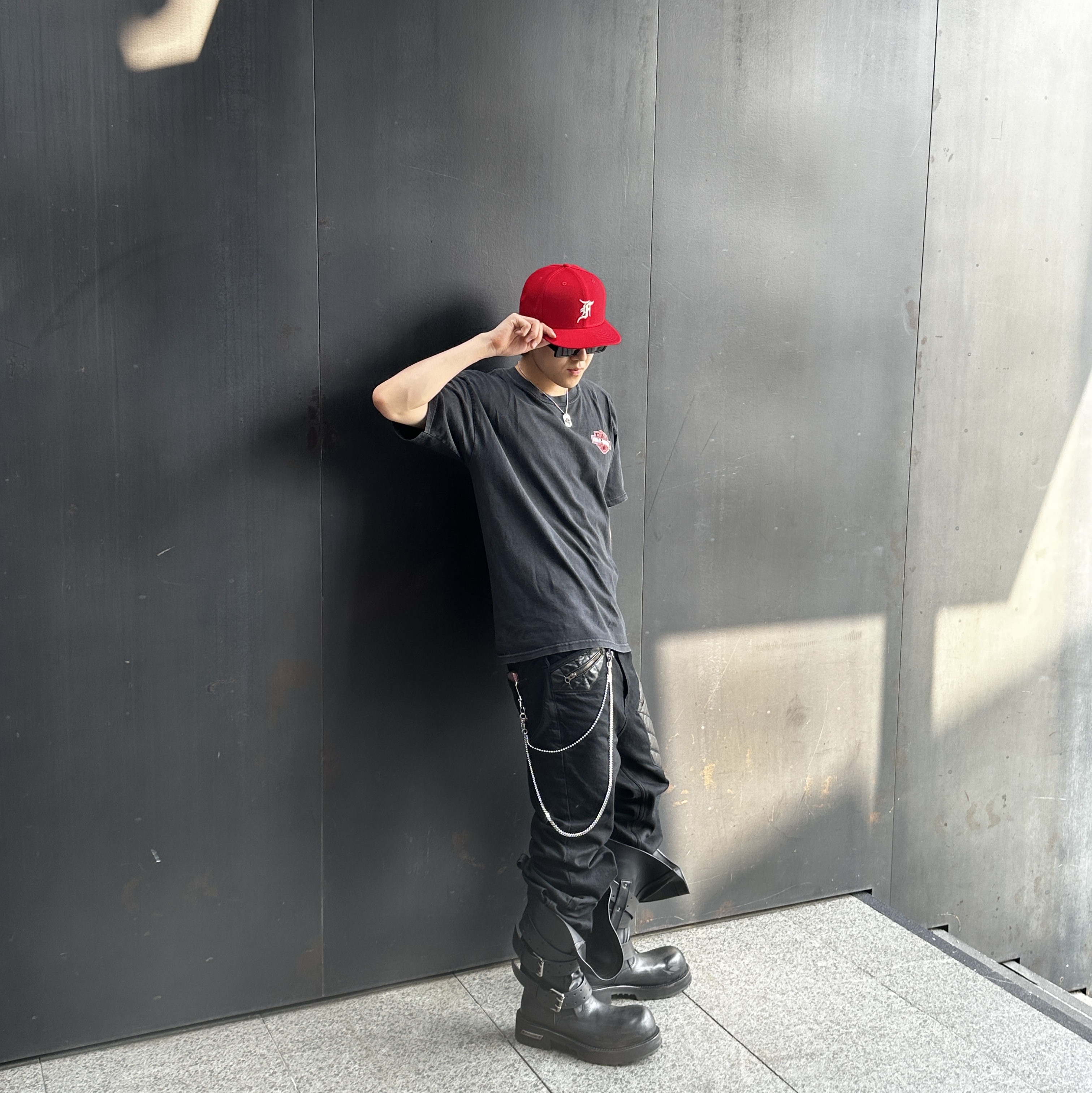 New Era x Fear of God 59FIFTY Cincinnati Reds Fitted Cap Red, Balenciaga Venom High Boot Black 착용 스타일 - 3